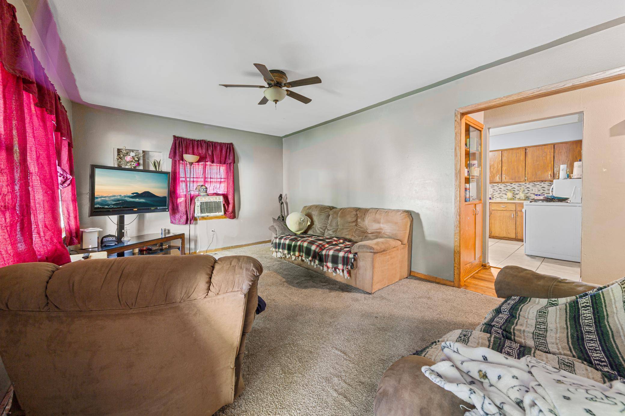 74 S Cordova AVE, Le Center, MN 56057