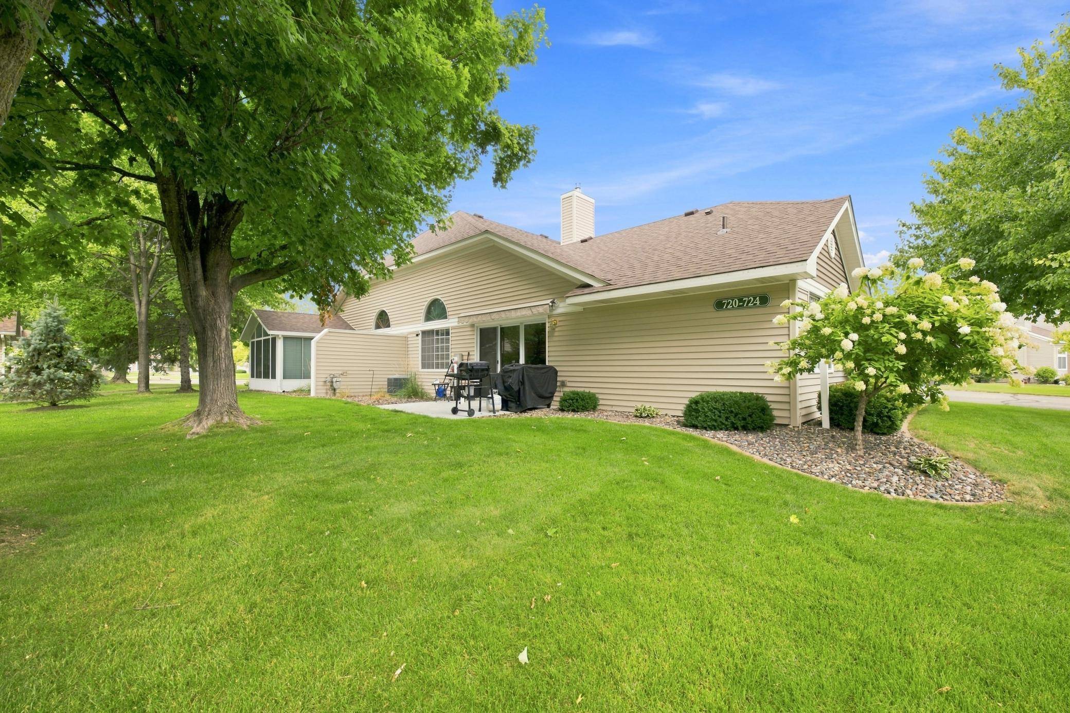 724 85th LN NW, Coon Rapids, MN 55433