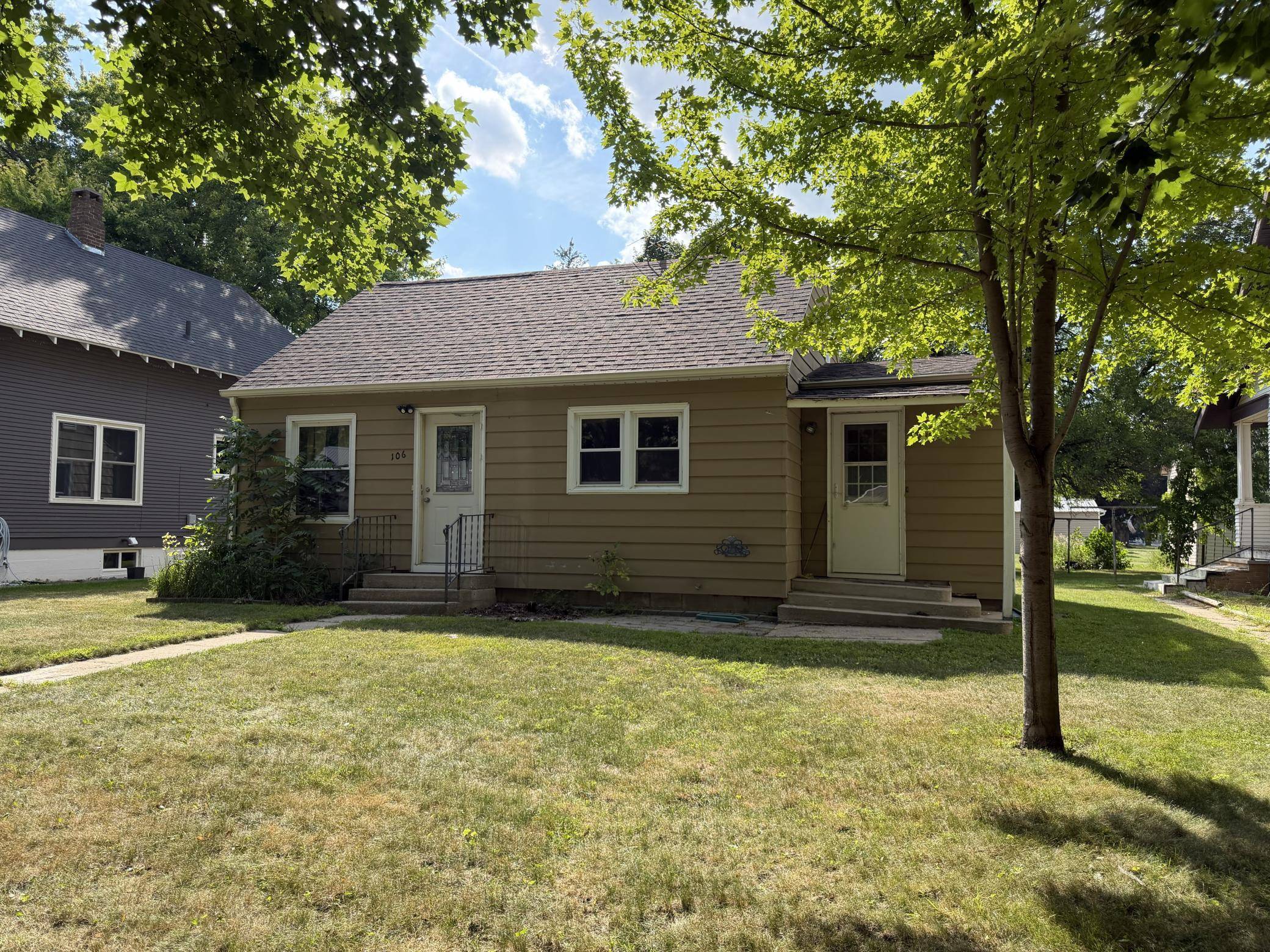 106 N Oak ST, Hendricks, MN 56136