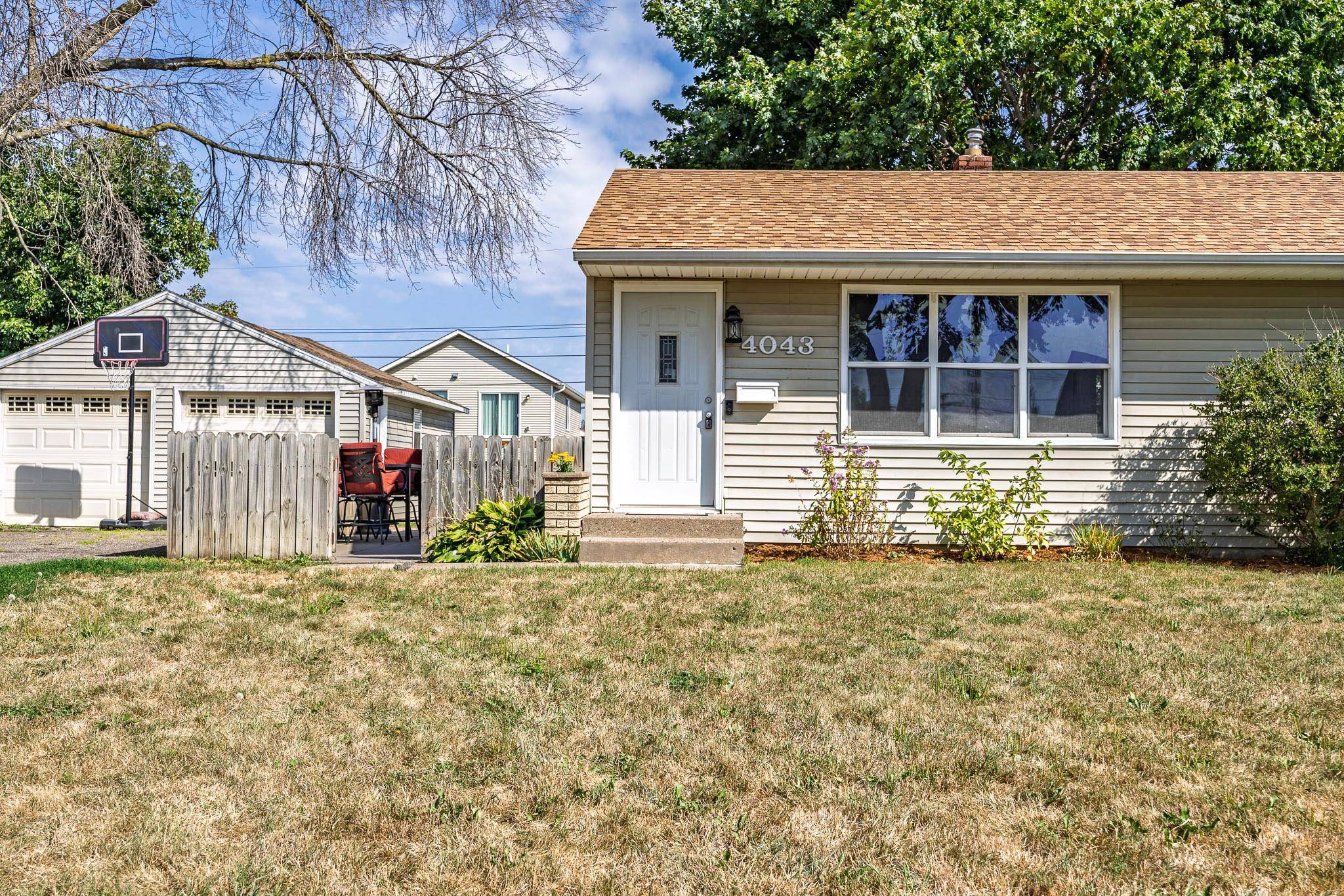 4043 74th ST E, Inver Grove Heights, MN 55076