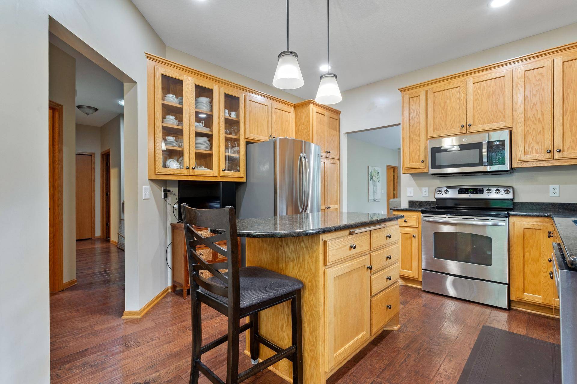 339 Summer PL E, Maplewood, MN 55117