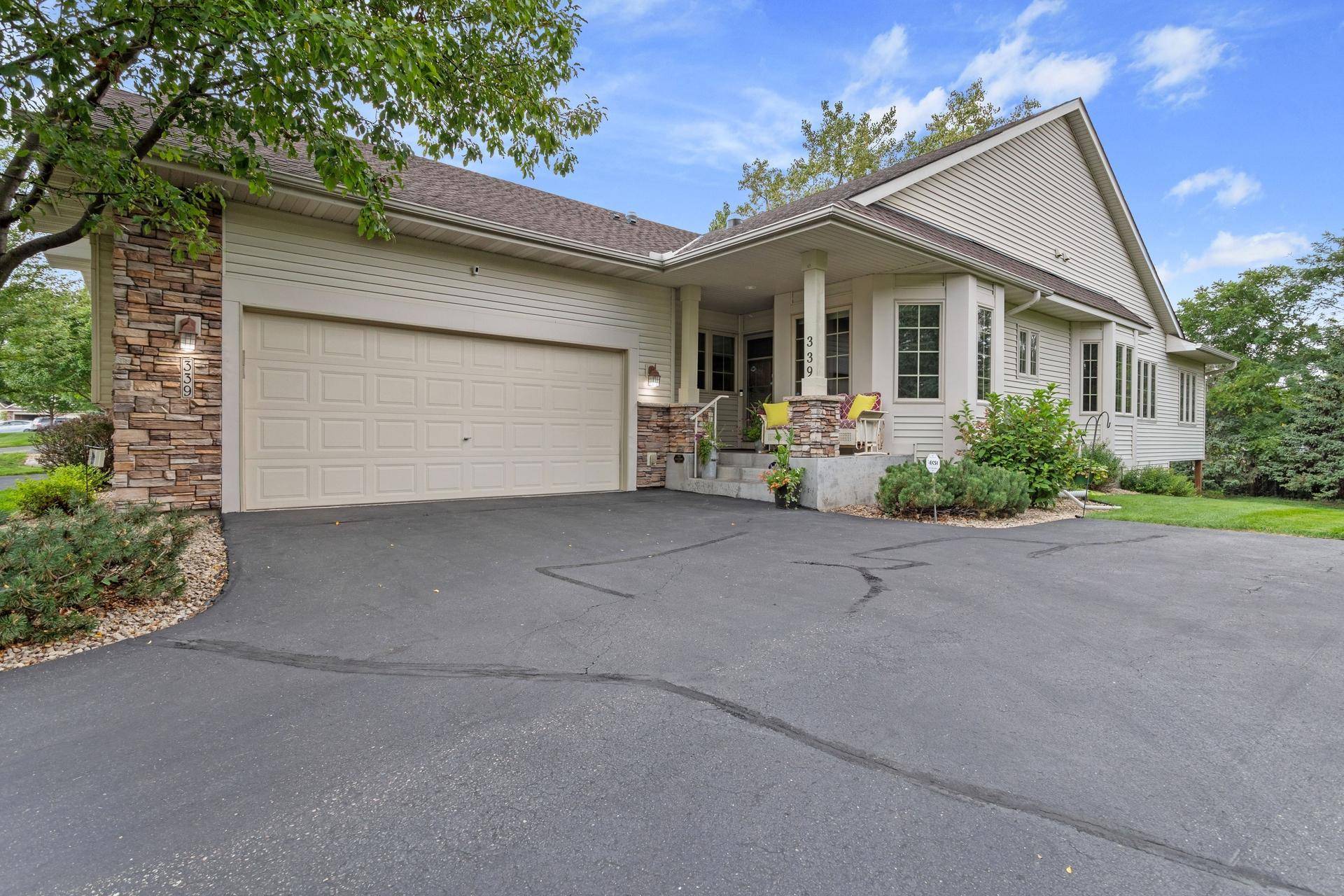339 Summer PL E, Maplewood, MN 55117