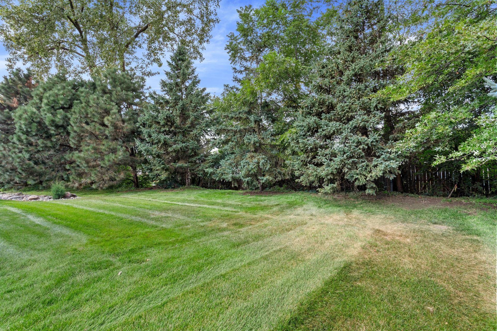 339 Summer PL E, Maplewood, MN 55117