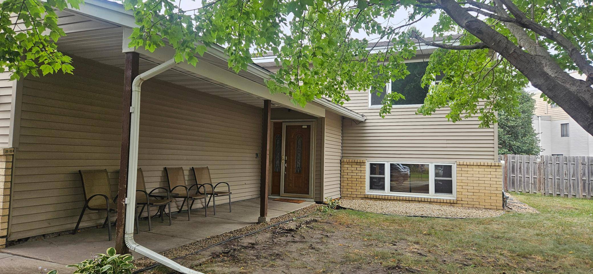 7040 71st AVE N, Brooklyn Park, MN 55428