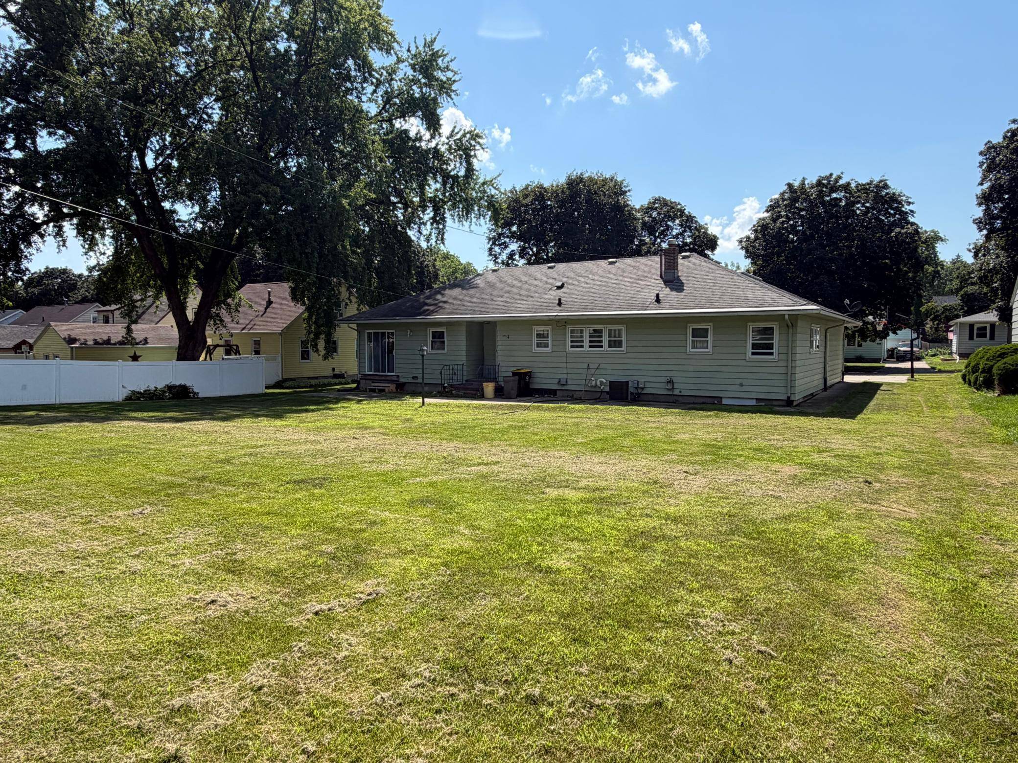 841 Redwood DR, Fairmont, MN 56031