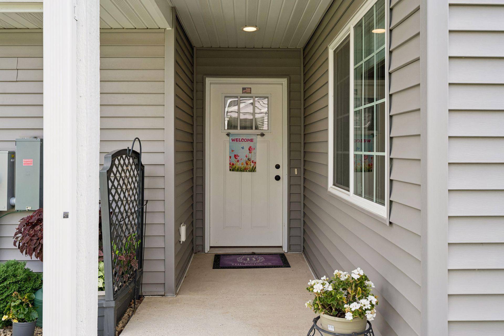 323 Geneva LN, Maple Lake, MN 55358