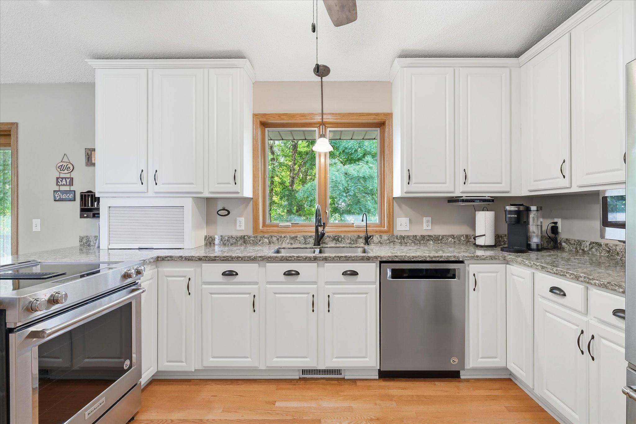 13705 59th PL N, Plymouth, MN 55446