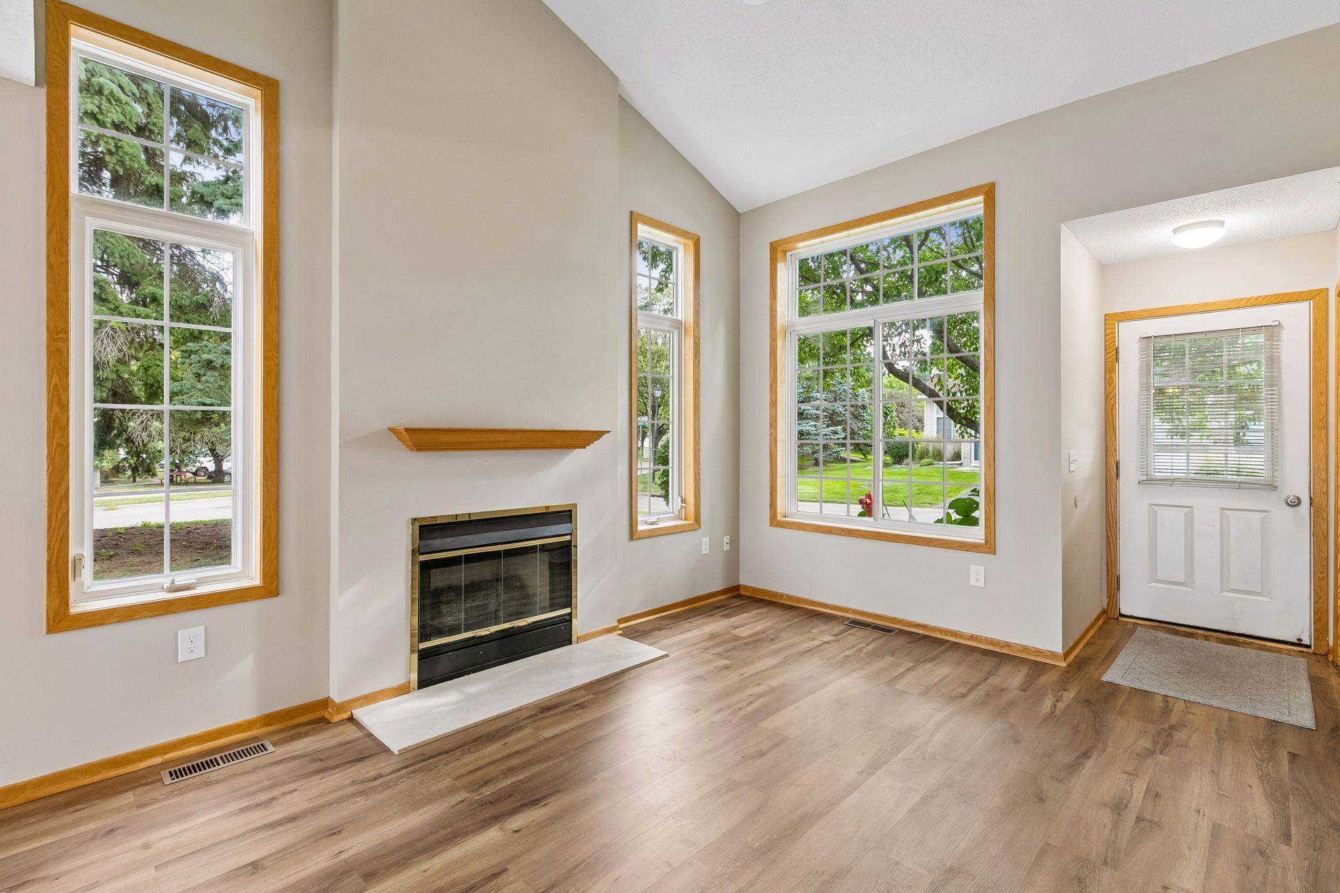 15329 Greenhaven LN #101, Burnsville, MN 55306