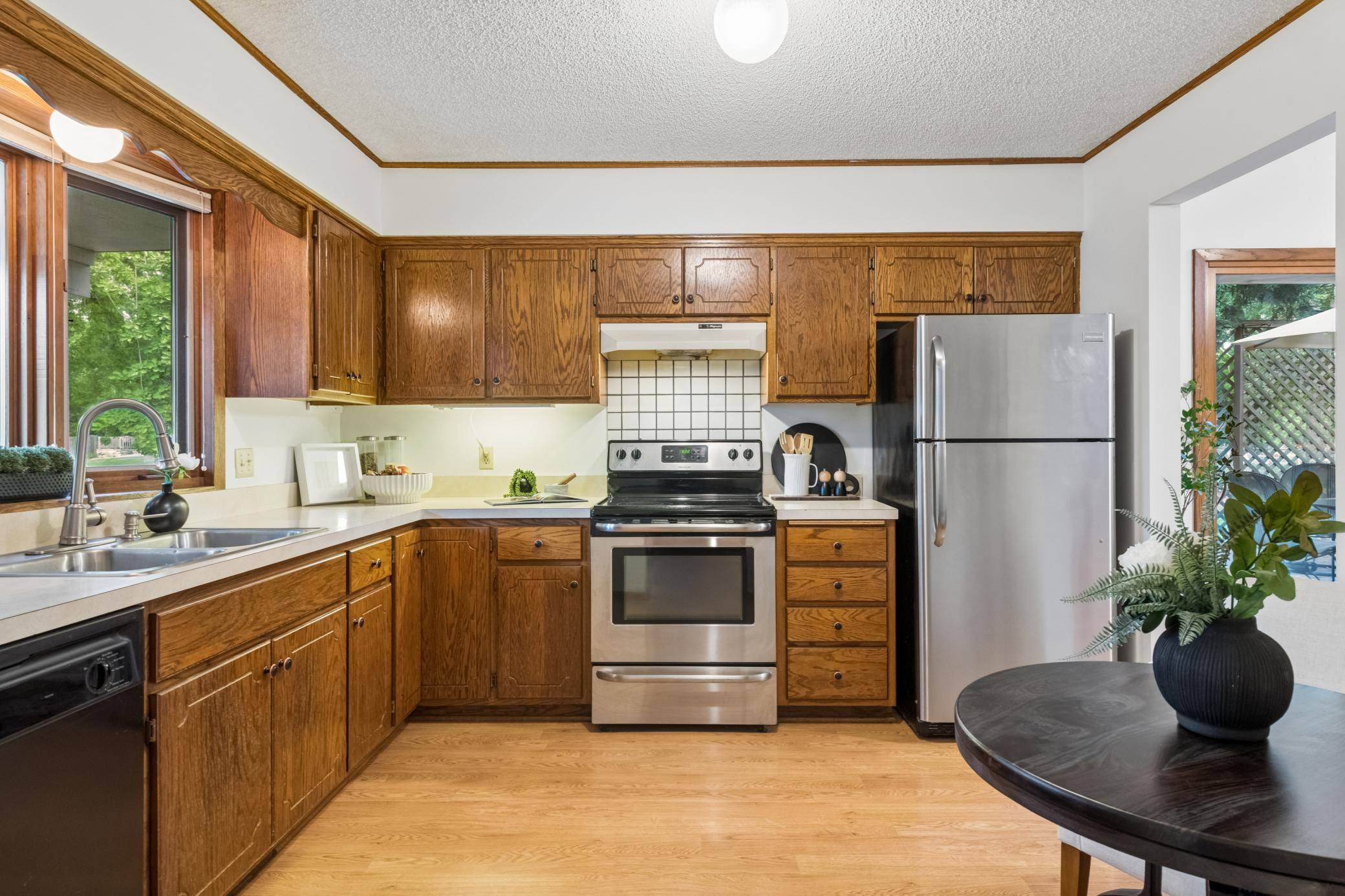 951 Redwing CT, Chanhassen, MN 55317