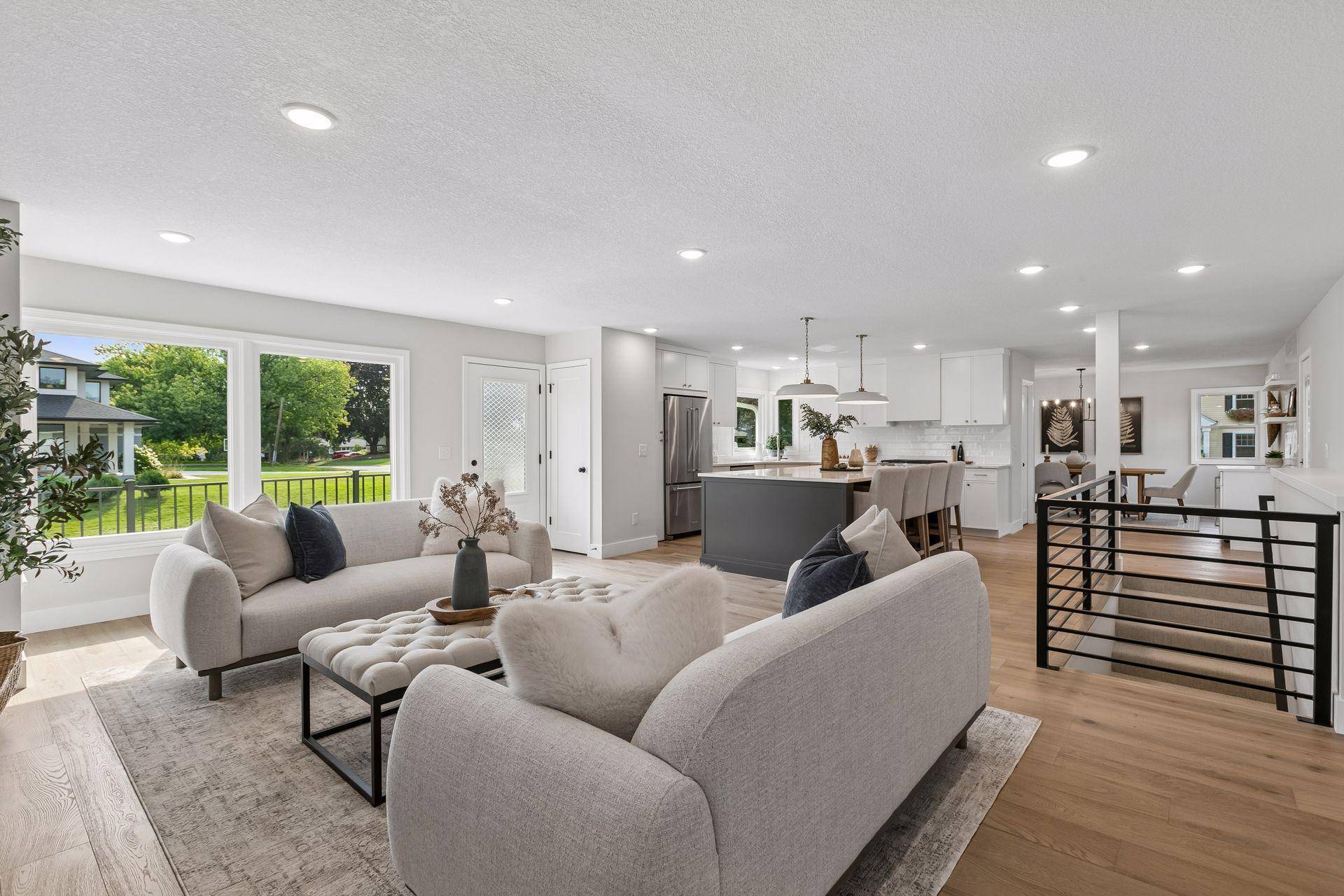 5724 Code AVE, Edina, MN 55436