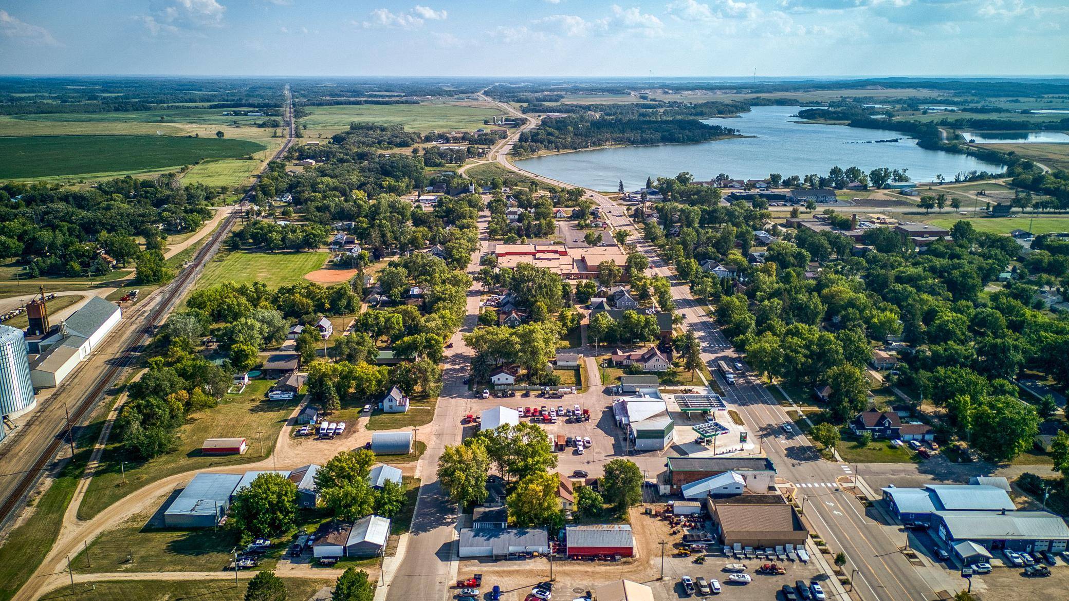 118 E Colfax ST, Parkers Prairie, MN 56361