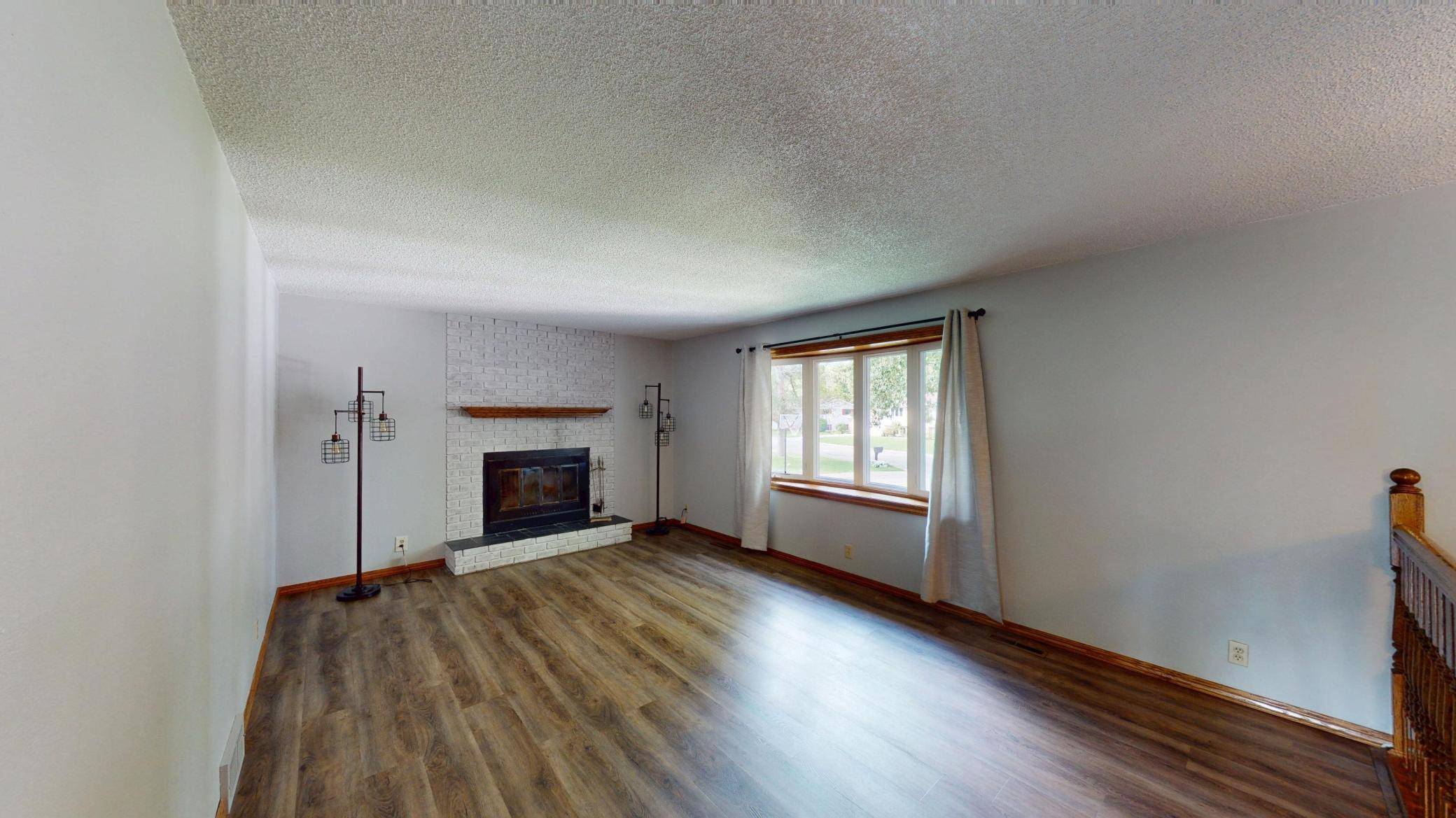 1605 Canary DR, Albert Lea, MN 56007