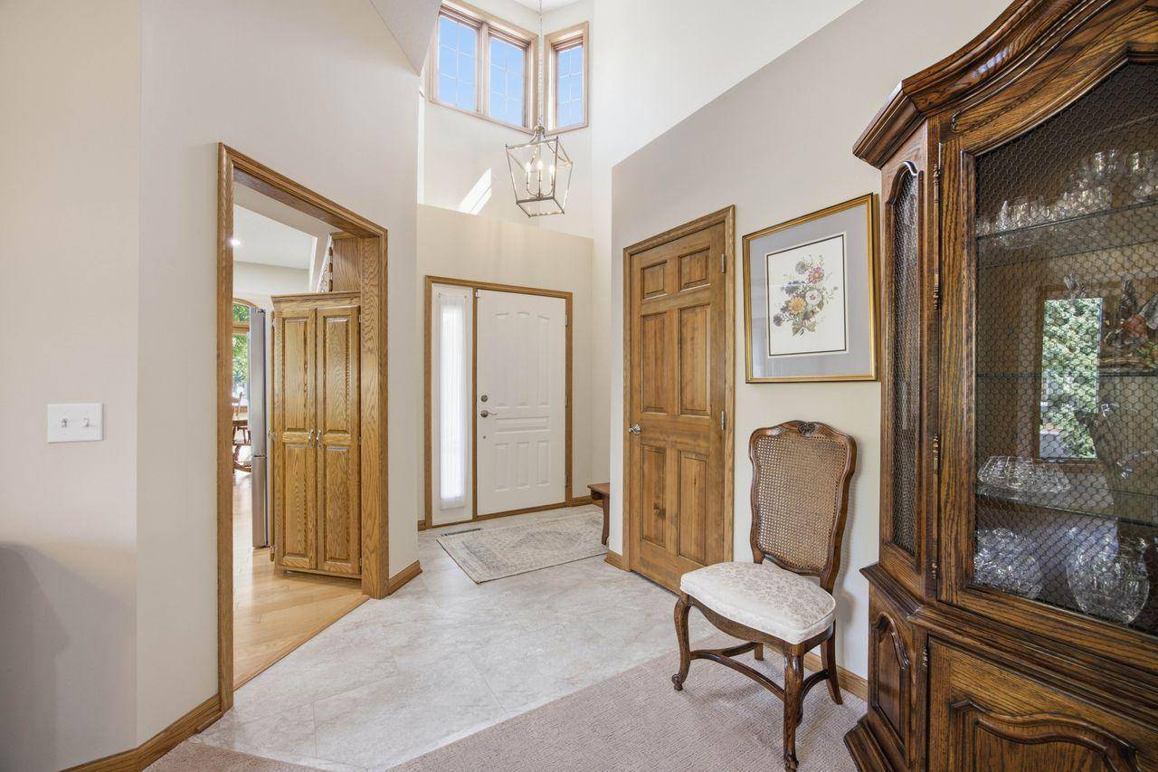 1264 Silverthorn DR, Shoreview, MN 55126