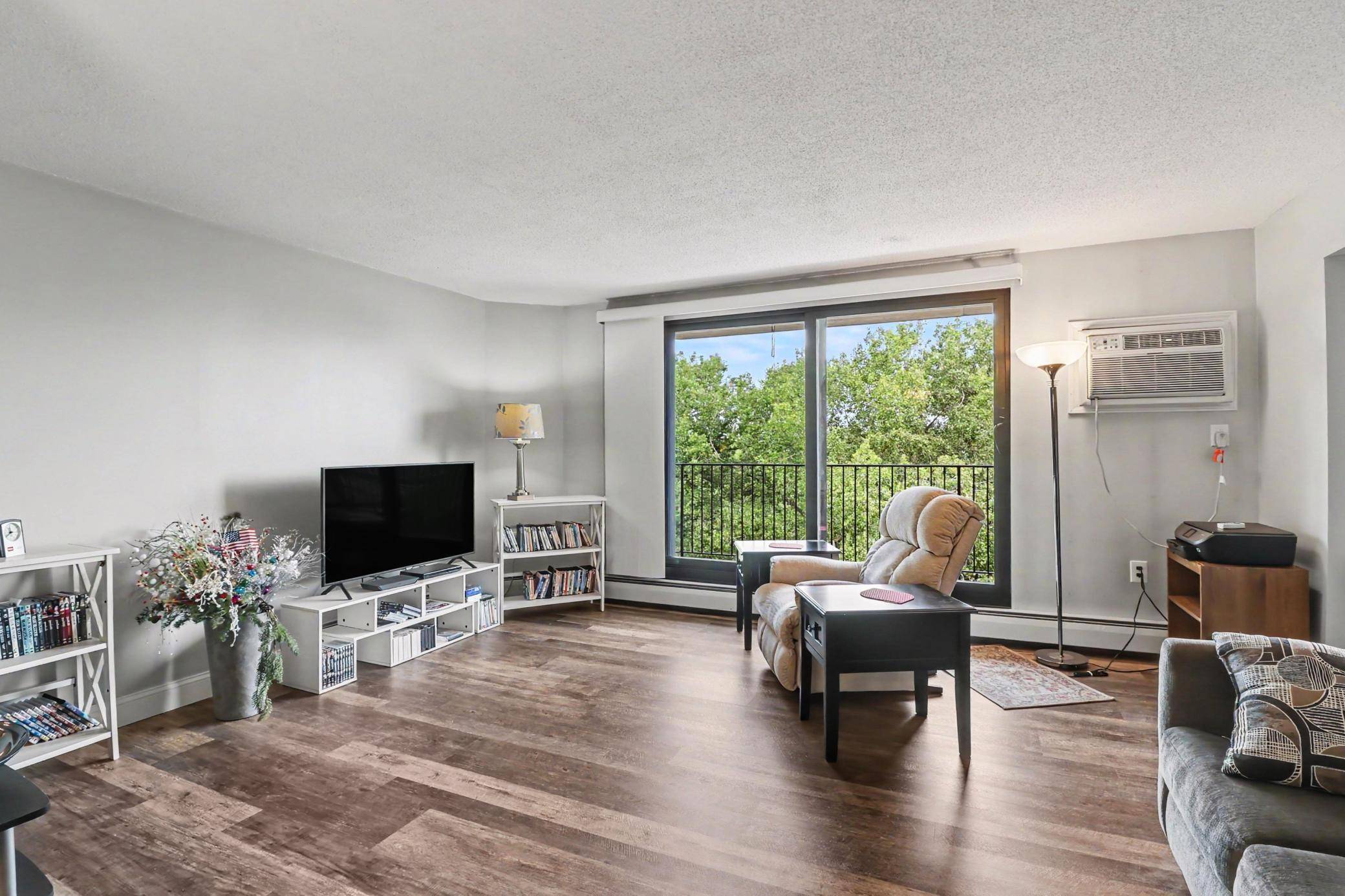 6500 Woodlake DR #506, Richfield, MN 55423
