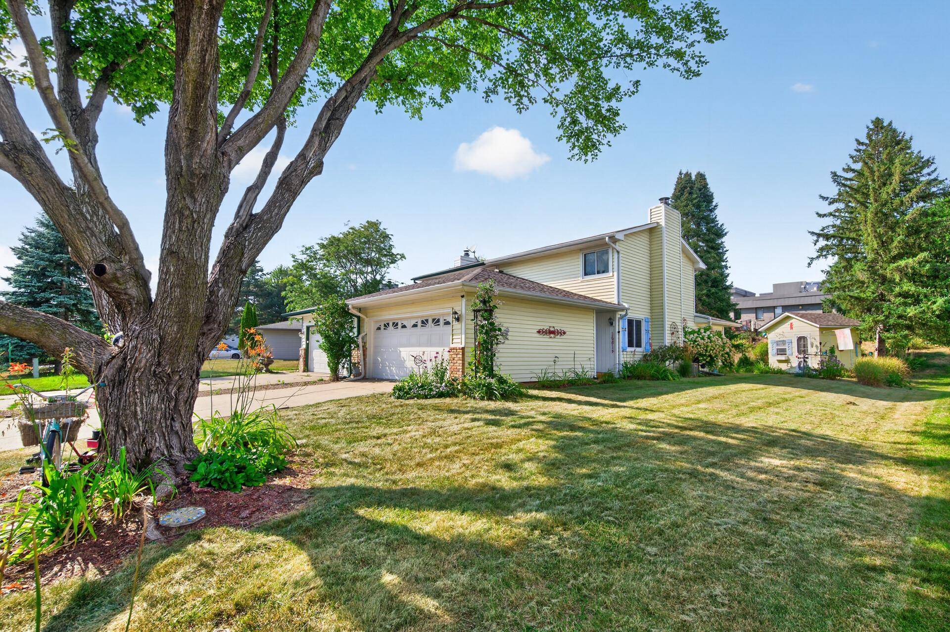 16614 Terrey Pine DR, Eden Prairie, MN 55347