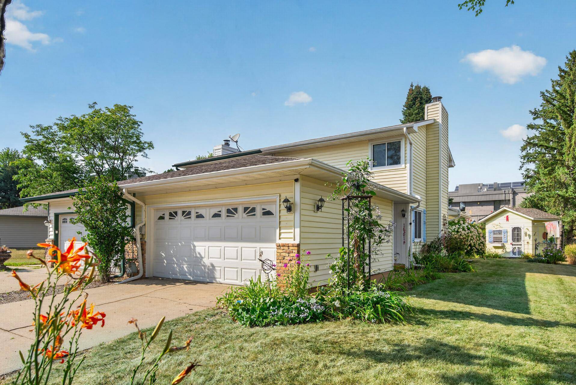 16614 Terrey Pine DR, Eden Prairie, MN 55347