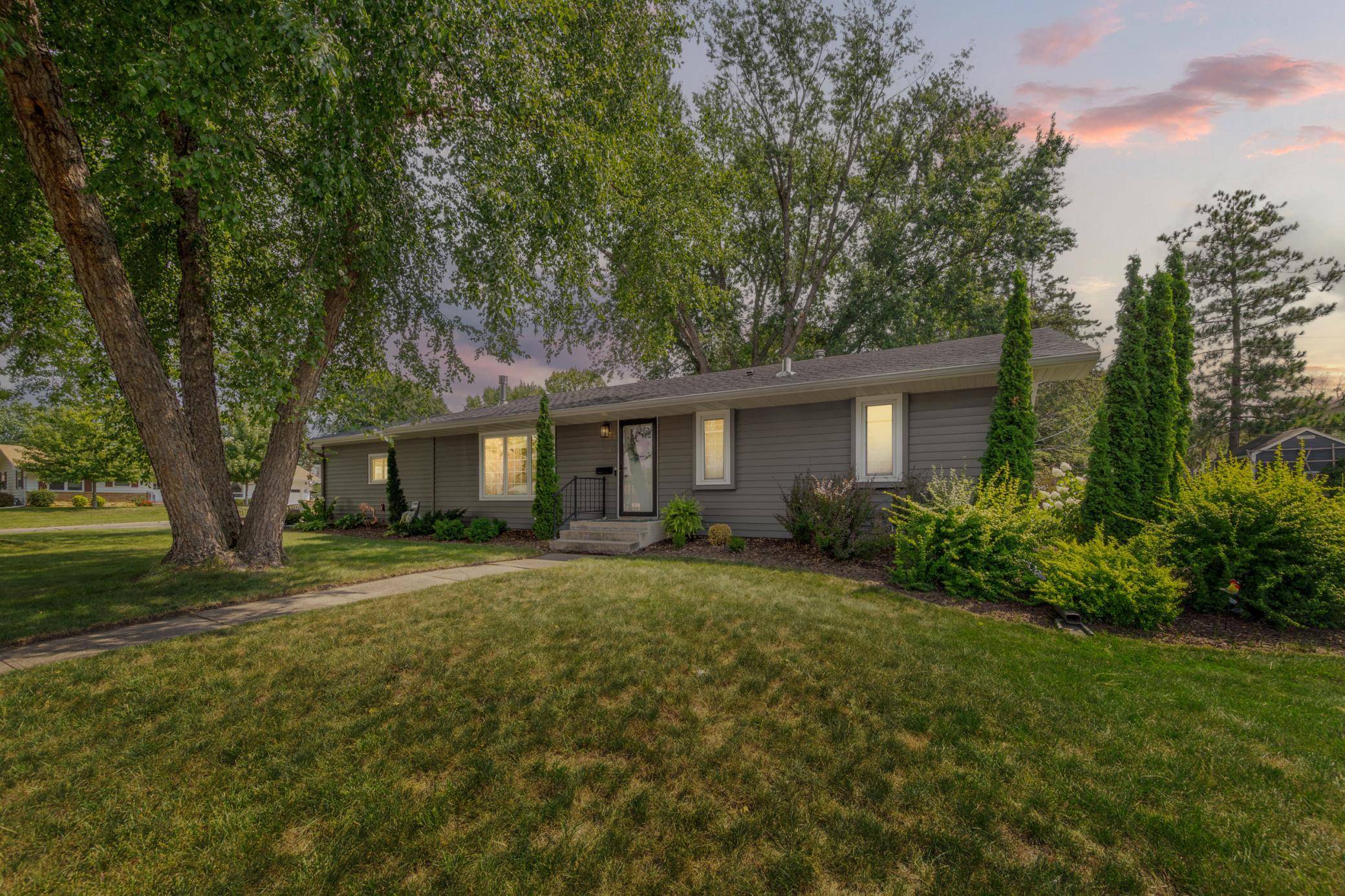 1019 Valley View RD, Faribault, MN 55021