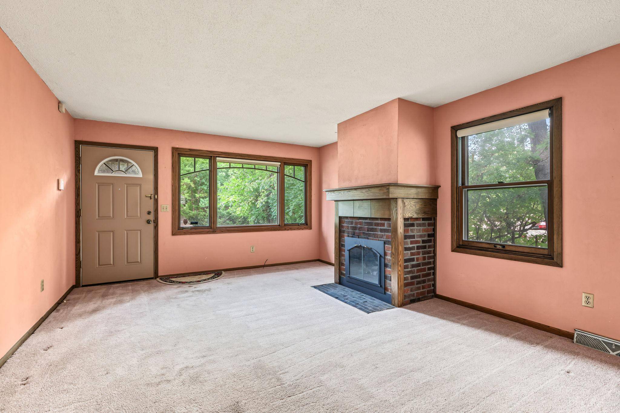 1677 Burns AVE, Saint Paul, MN 55106