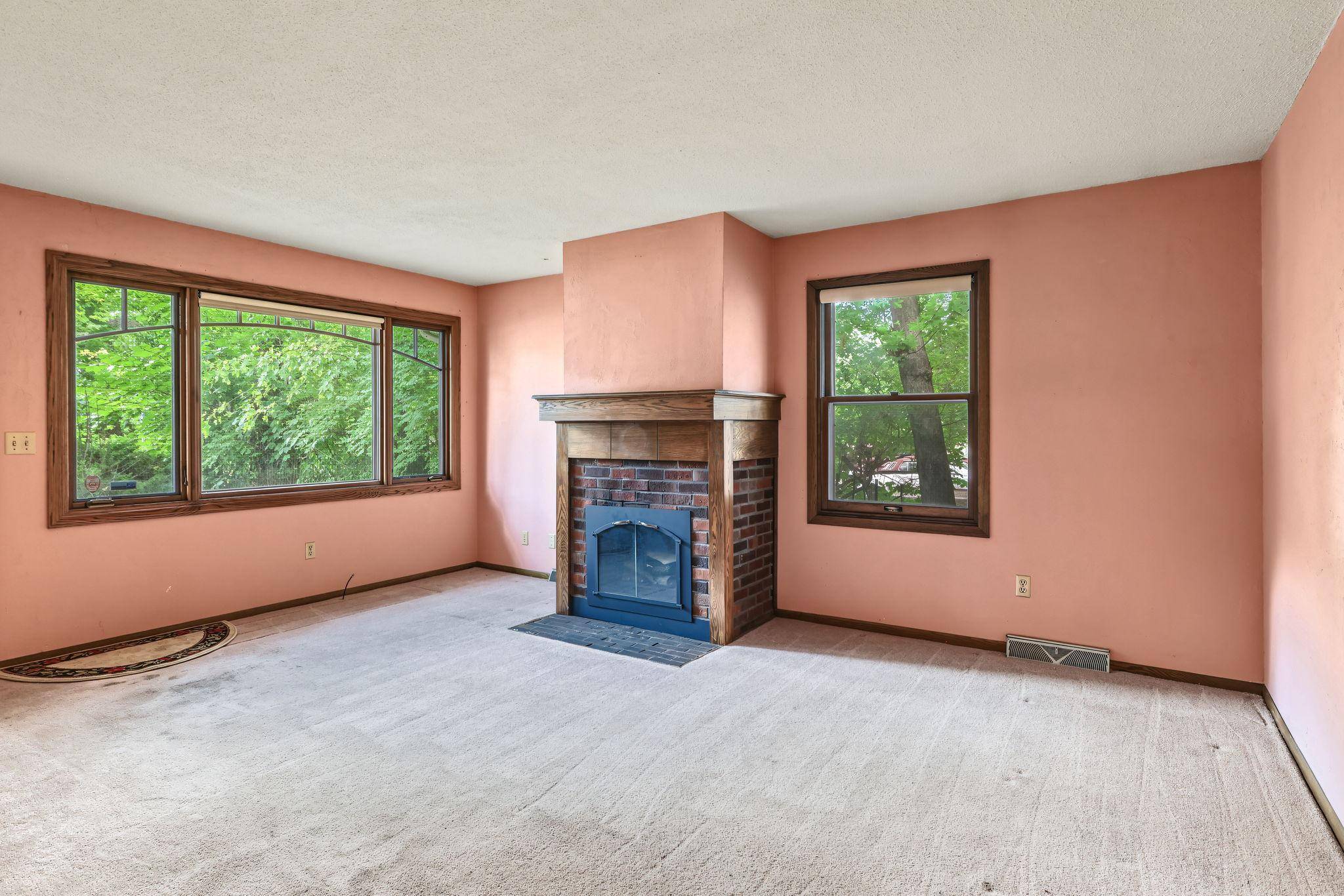1677 Burns AVE, Saint Paul, MN 55106