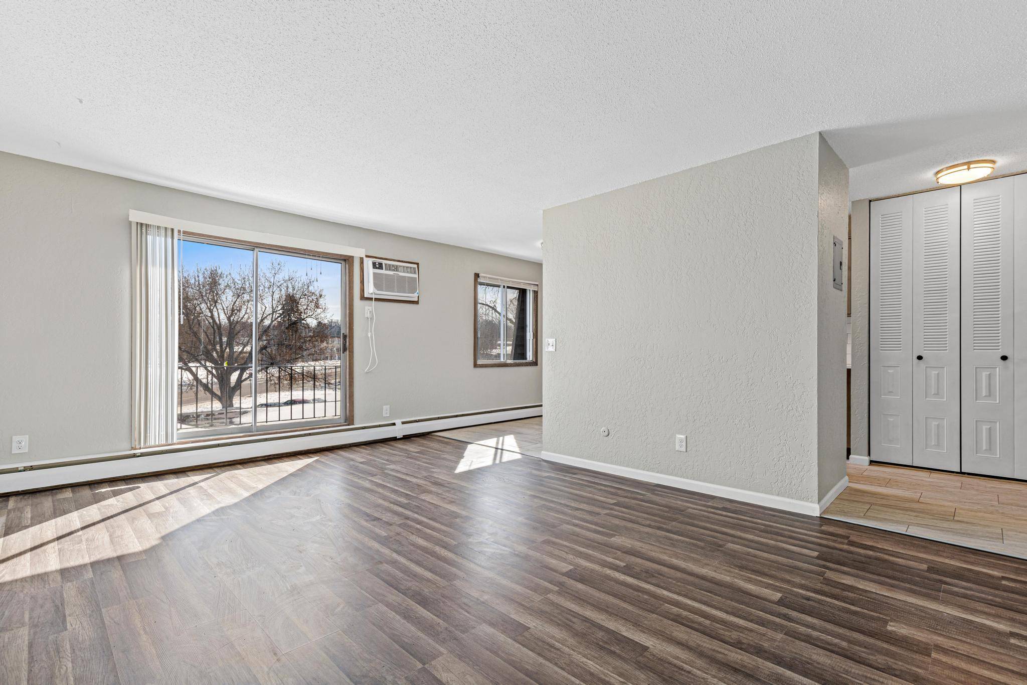 2210 Eldridge Ave E #201, North Saint Paul, MN 55109