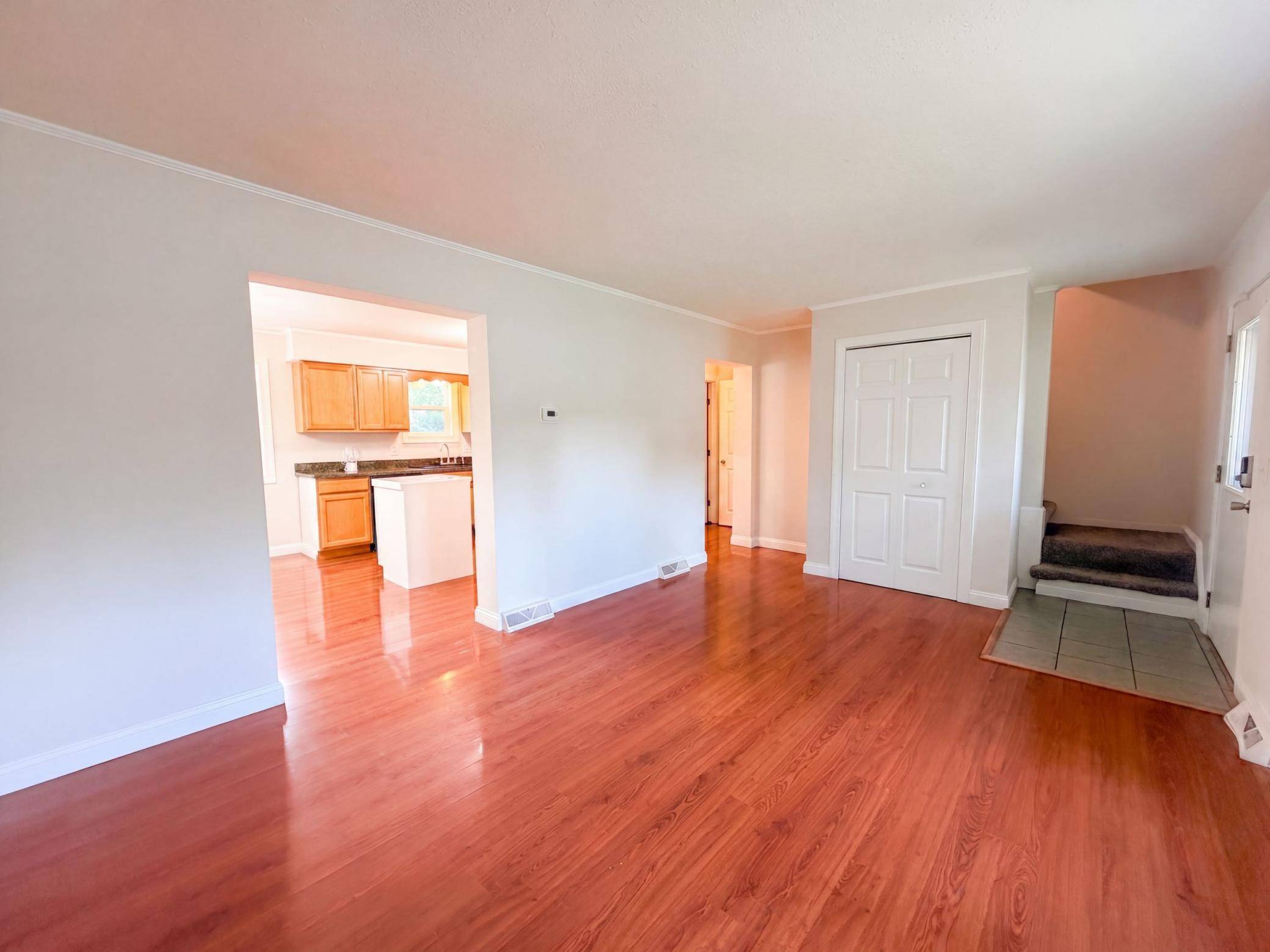 868 Wescott SQ, Eagan, MN 55123