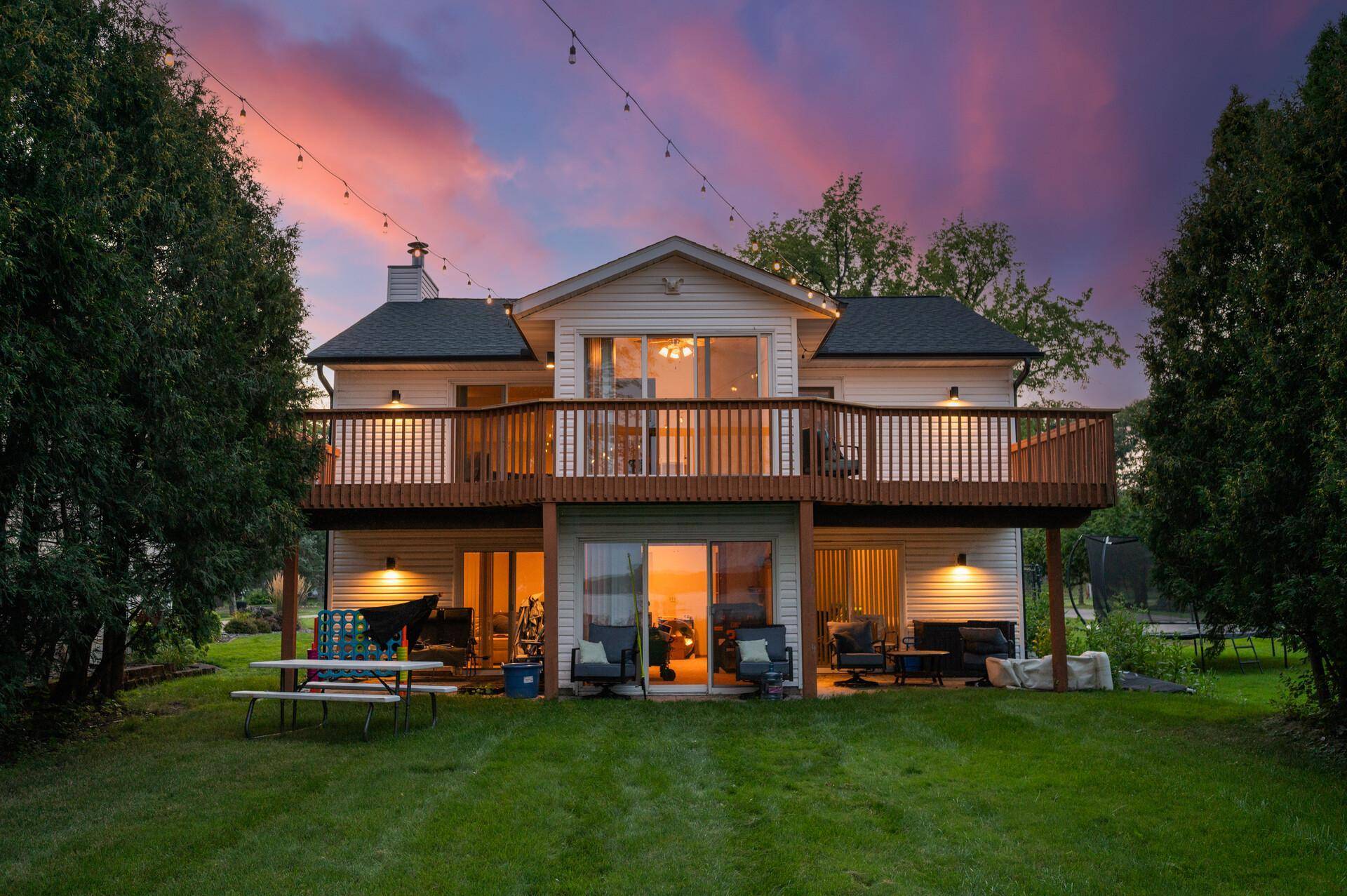 1055 N Shore DR, Forest Lake, MN 55025