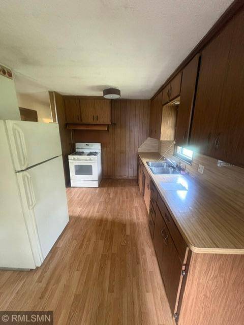 2594 Fairview AVE N, Roseville, MN 55113