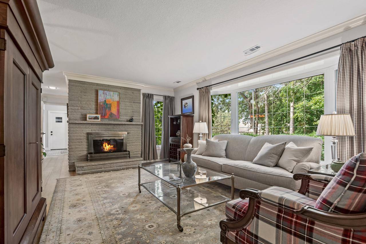 7030 Donlea LN, Eden Prairie, MN 55346