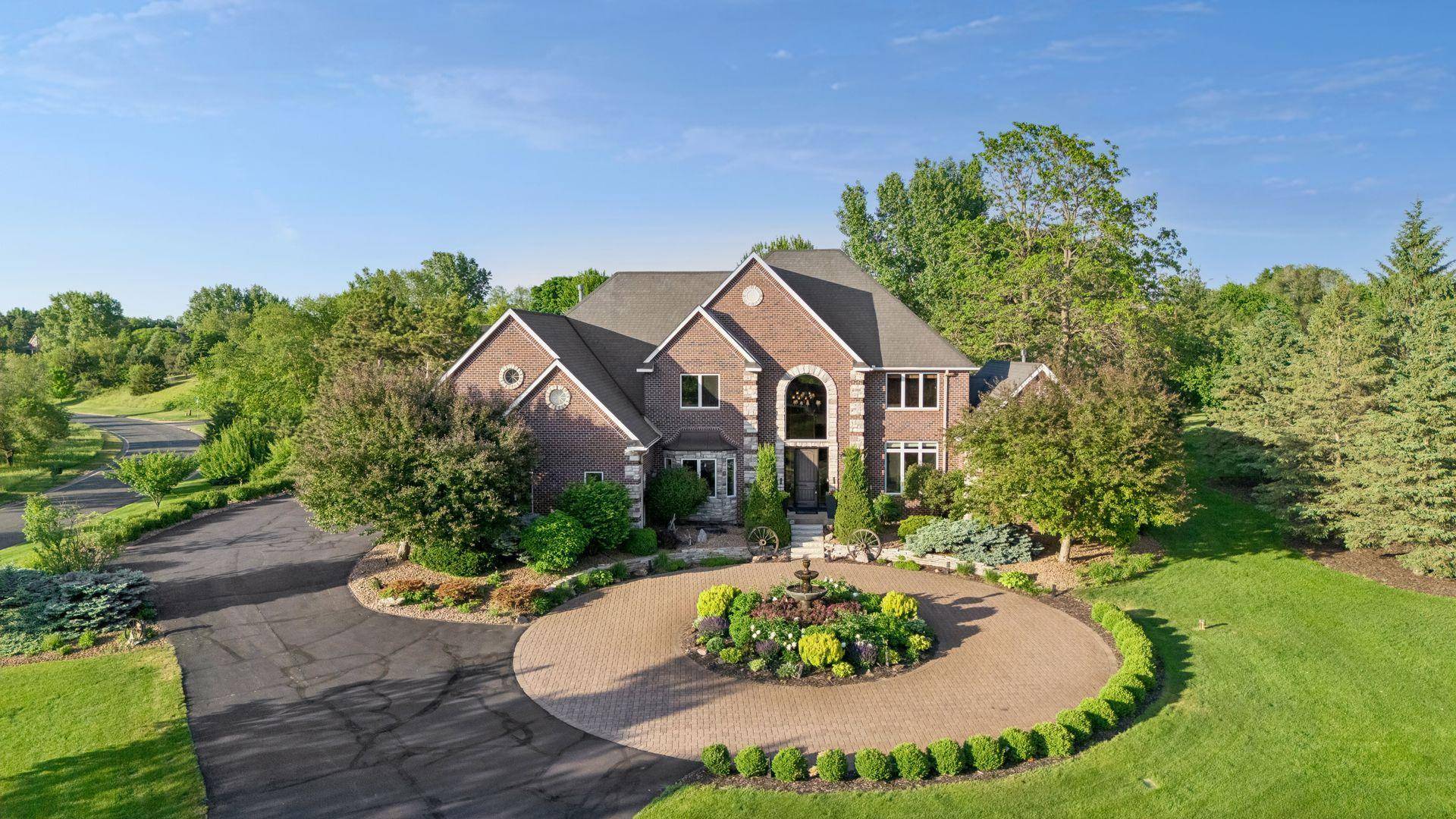 8964 Almquist WAY, Inver Grove Heights, MN 55077