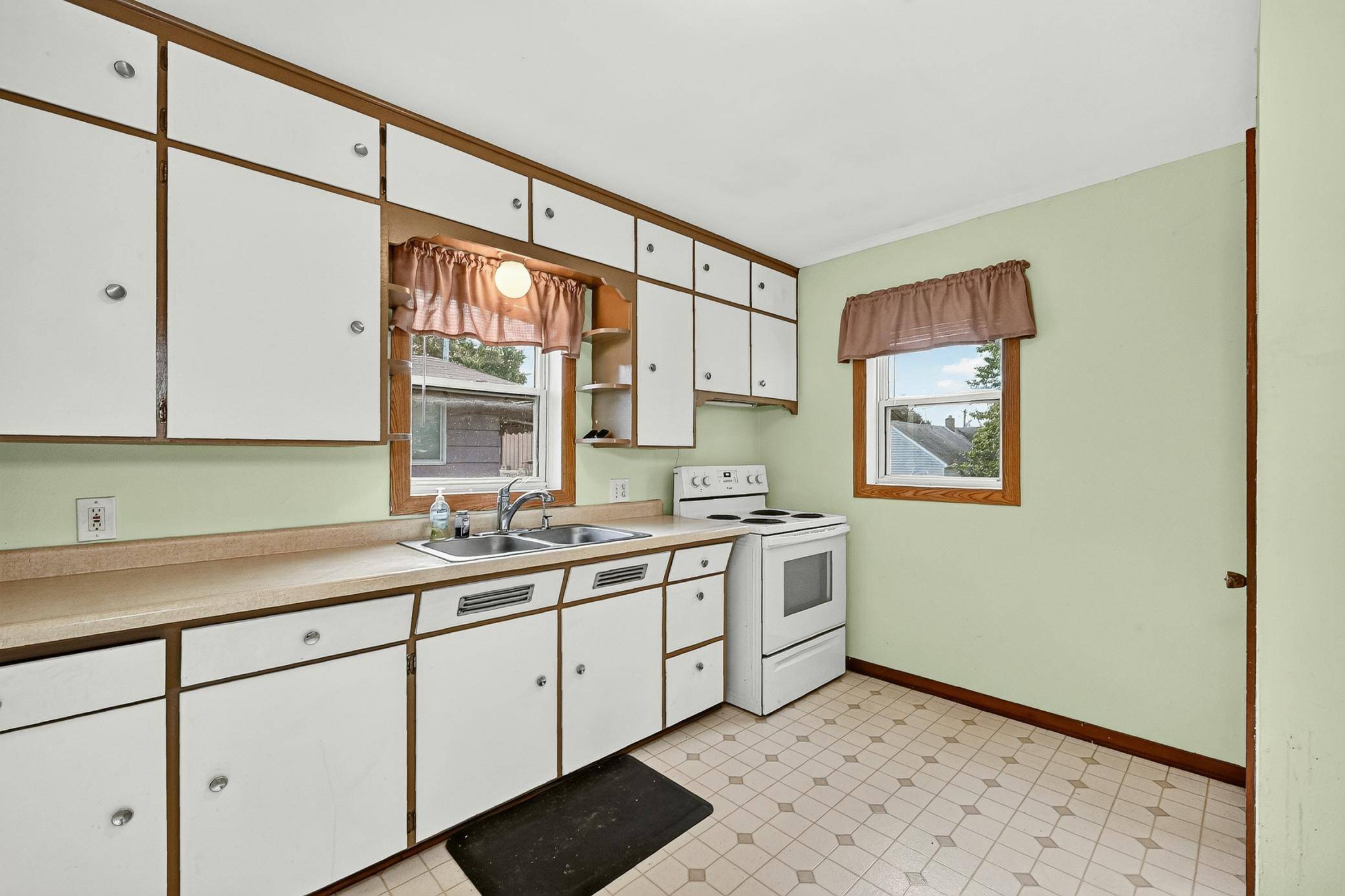 310 E Main ST, Brownsdale, MN 55918