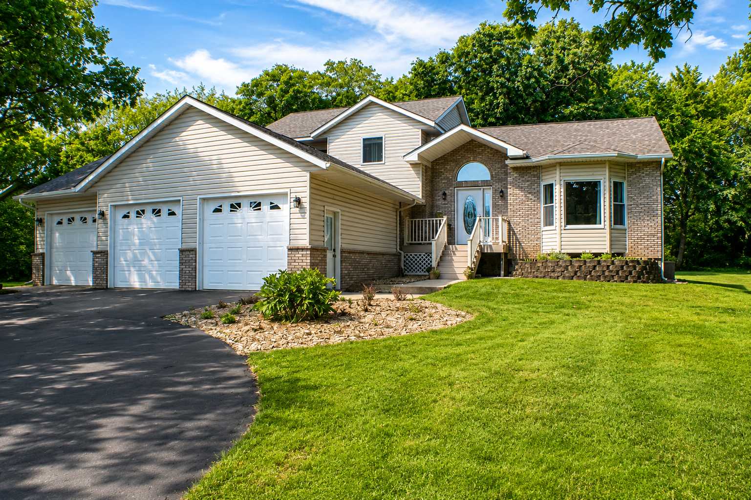 15665 Century Estates CIR, Cold Spring, MN 56320