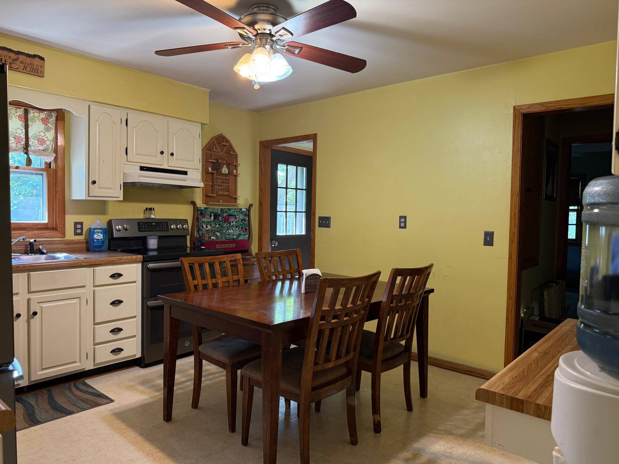 521 Oak LN, Redwood Falls, MN 56283