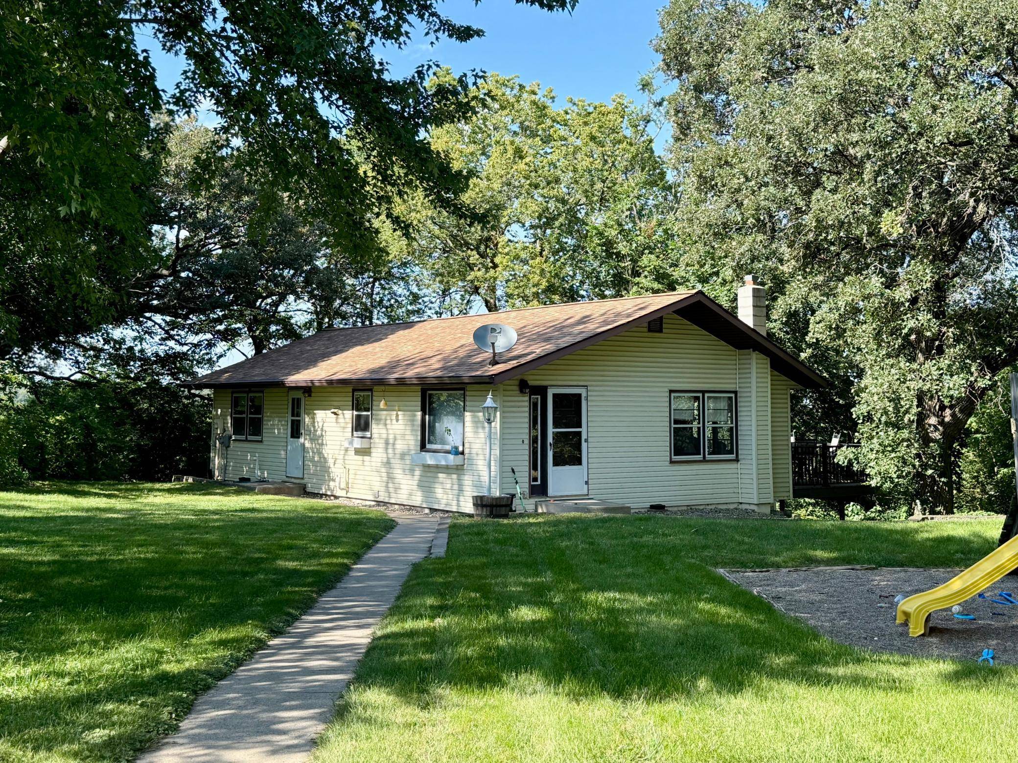 521 Oak LN, Redwood Falls, MN 56283