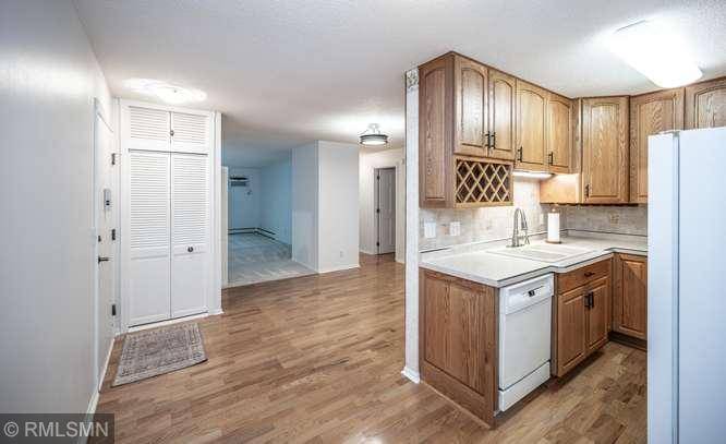 135 Viking DR E #102, Little Canada, MN 55117