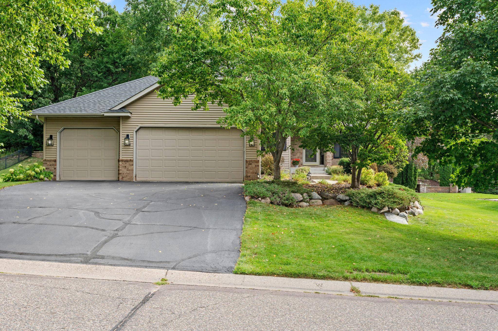 13568 Flint LN, Apple Valley, MN 55124