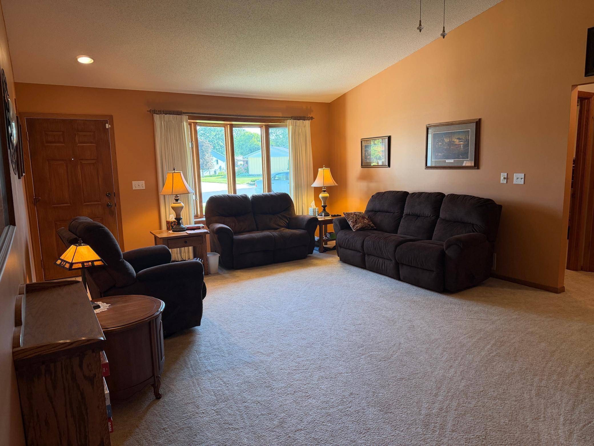 217 Green Lea LN, Albert Lea, MN 56007
