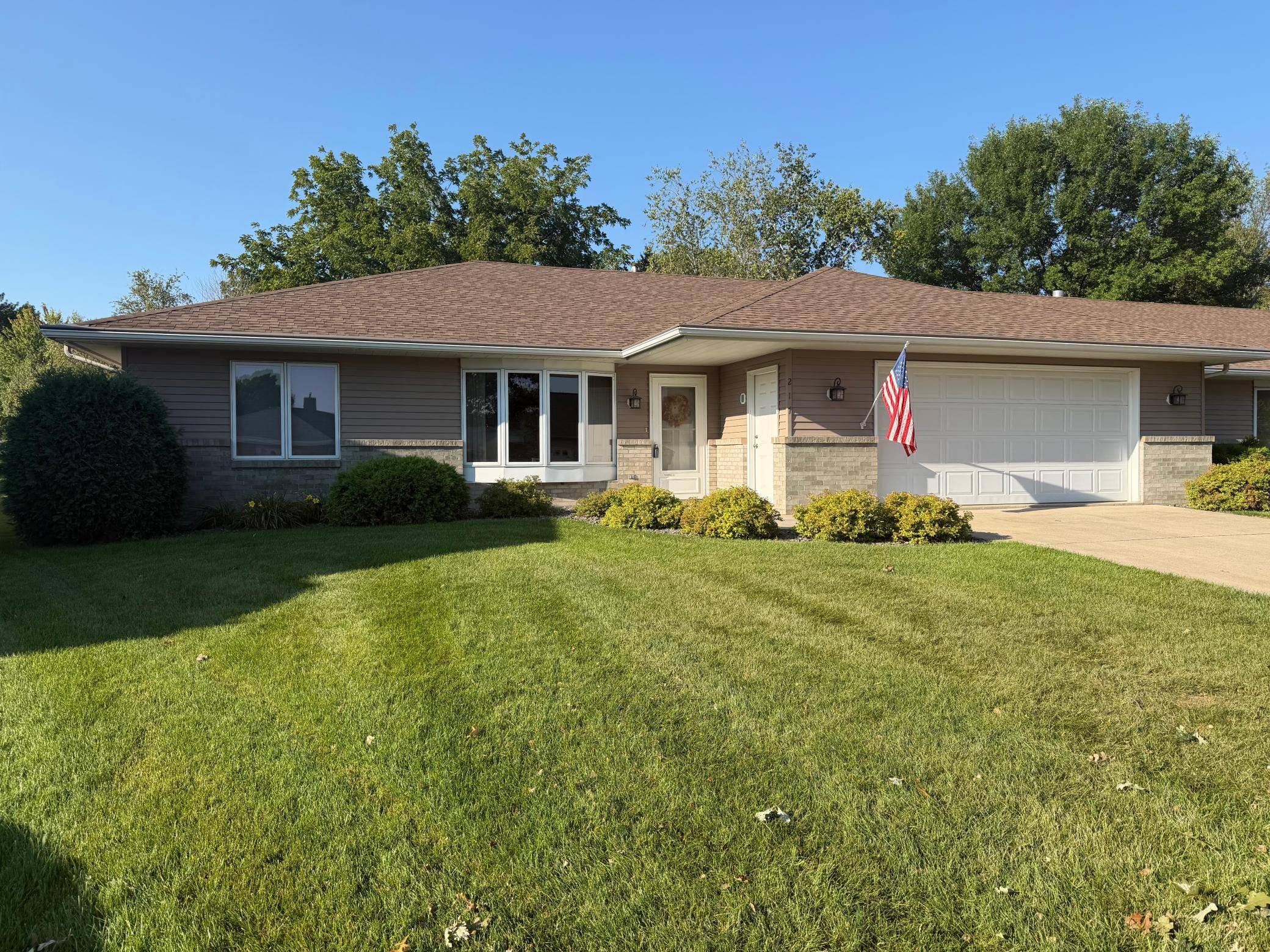217 Green Lea LN, Albert Lea, MN 56007