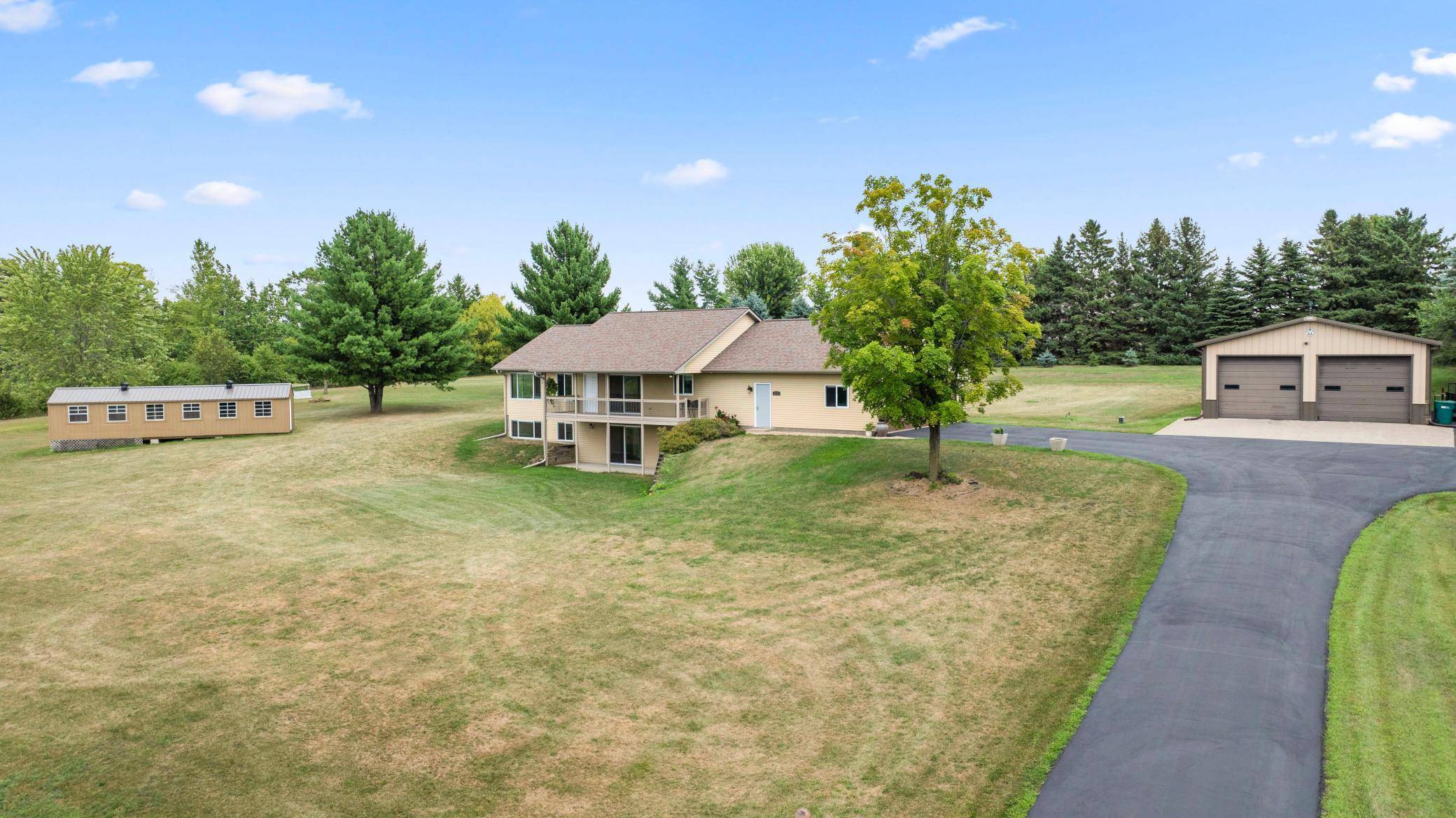 671 Kinney RD, Hudson, WI 54016