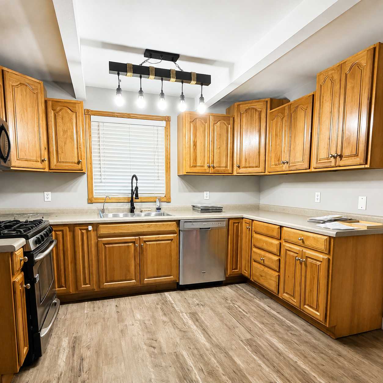 212 W Grant ST, Ceylon, MN 56121