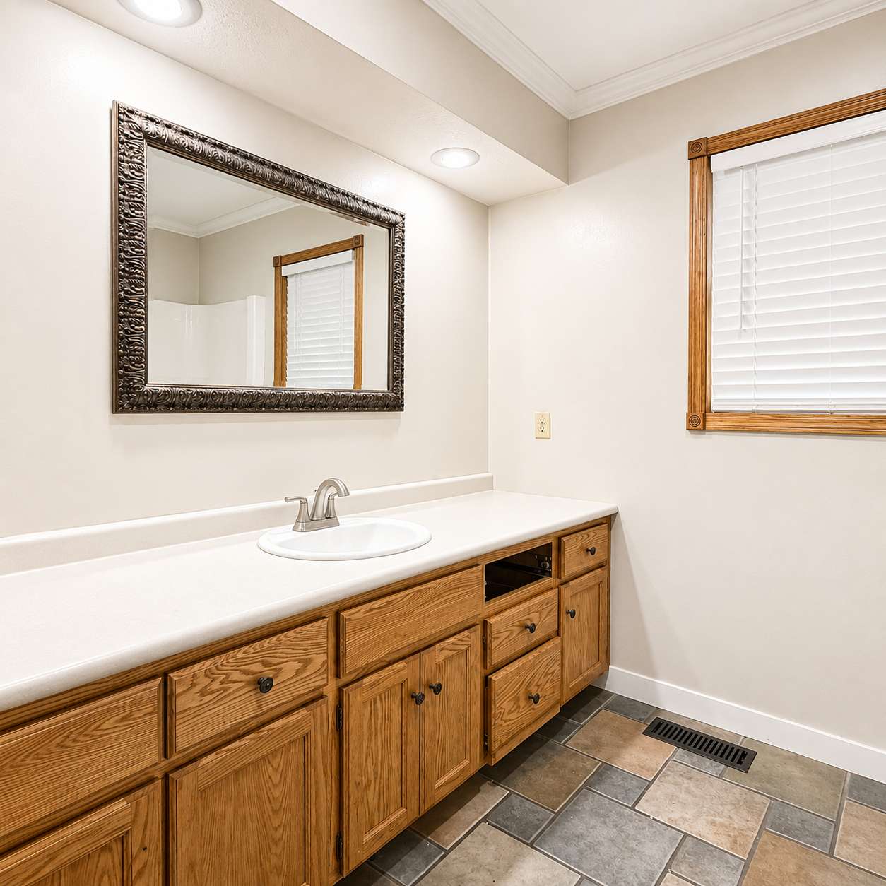 212 W Grant ST, Ceylon, MN 56121