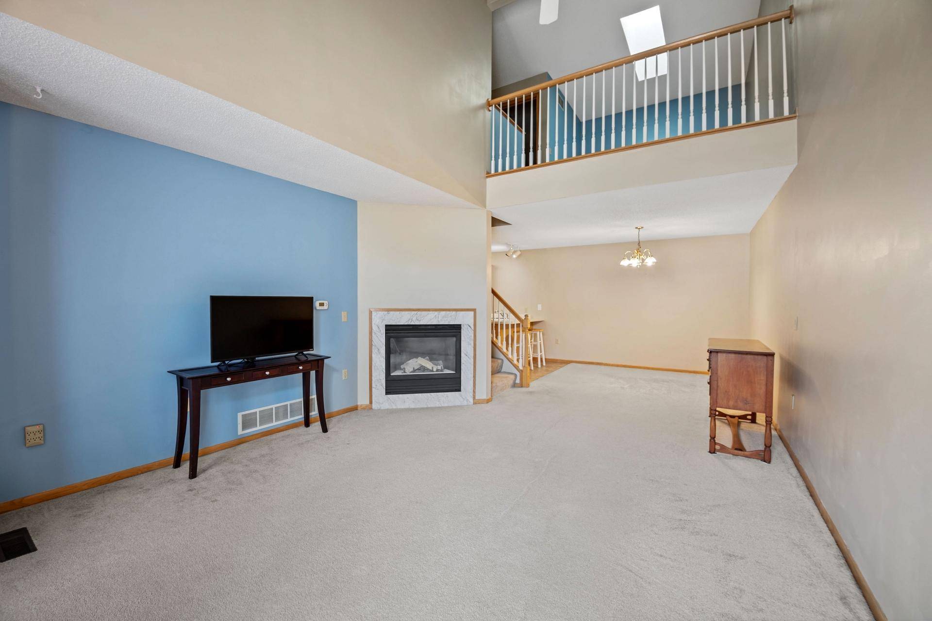 2462 Oakridge CIR, Hudson, WI 54016