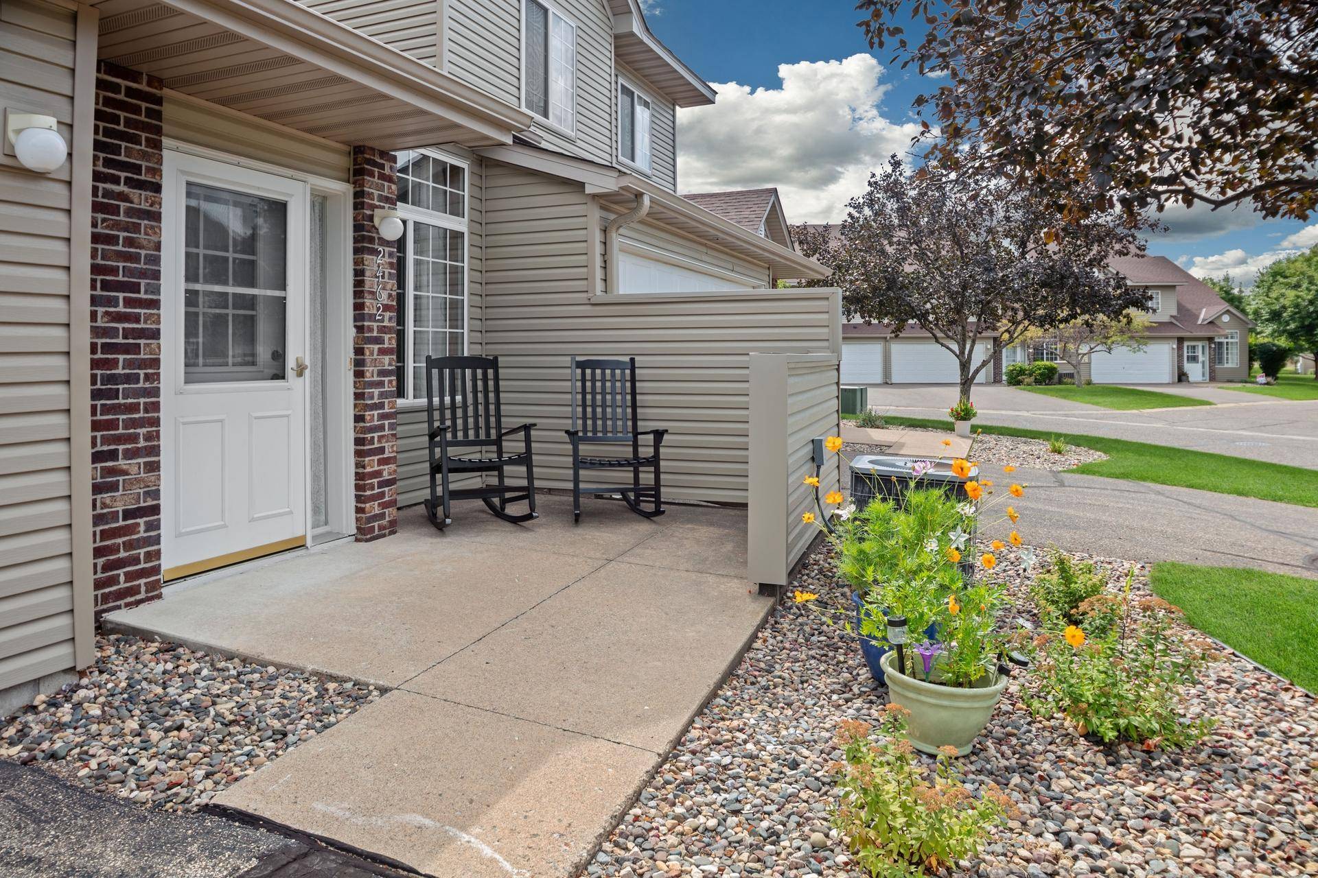 2462 Oakridge CIR, Hudson, WI 54016