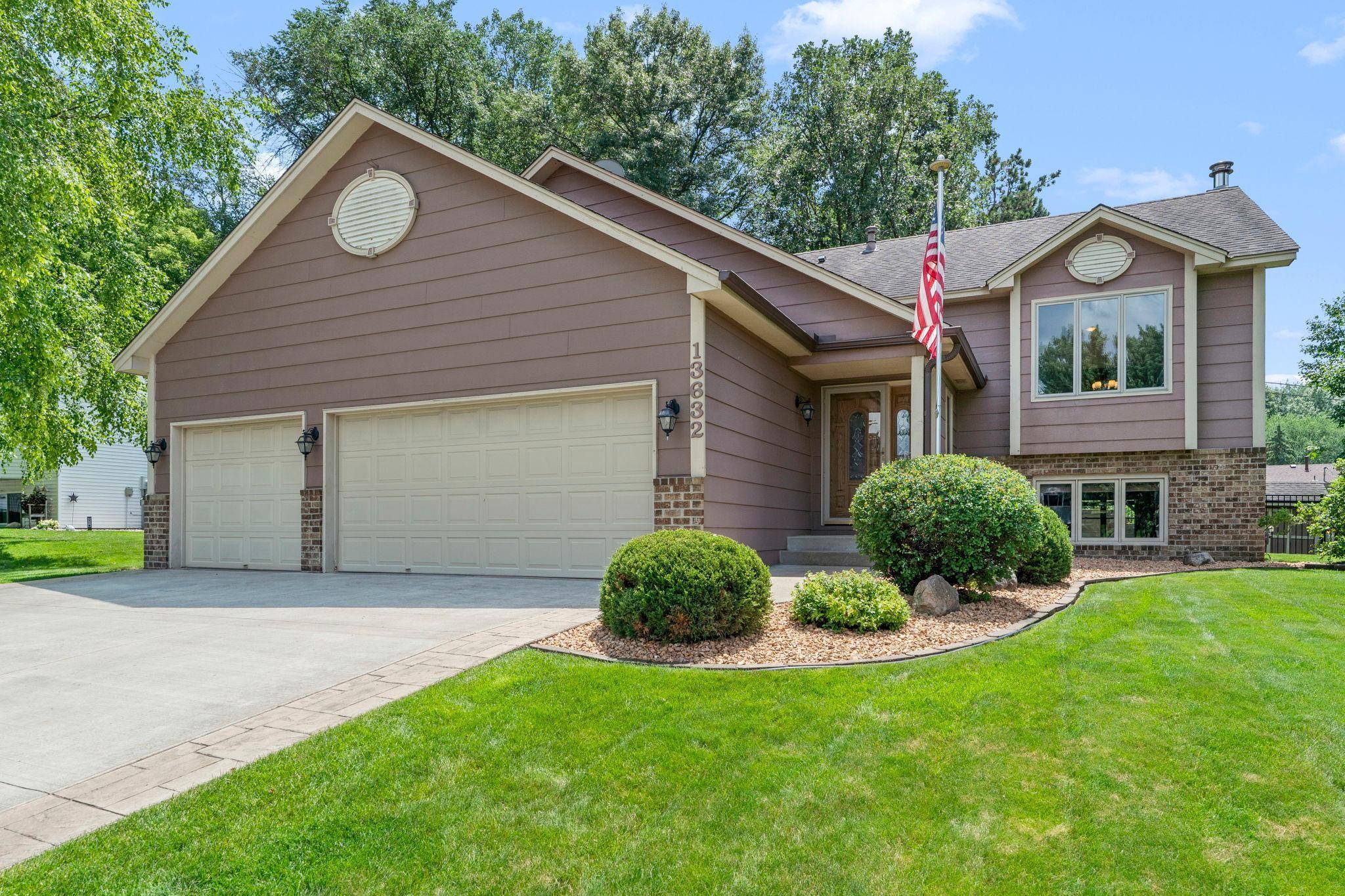 13632 Bryant PL S, Burnsville, MN 55337