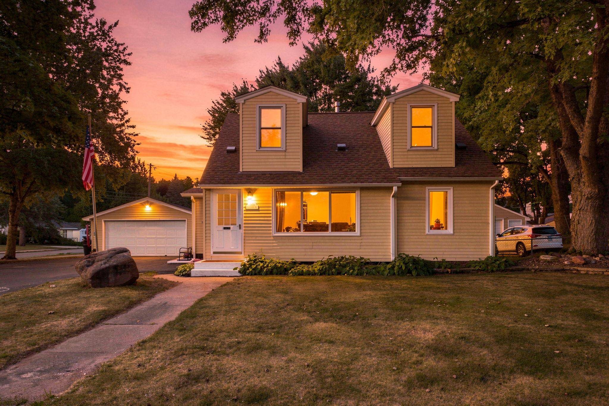 1474 Burke AVE E, Maplewood, MN 55109