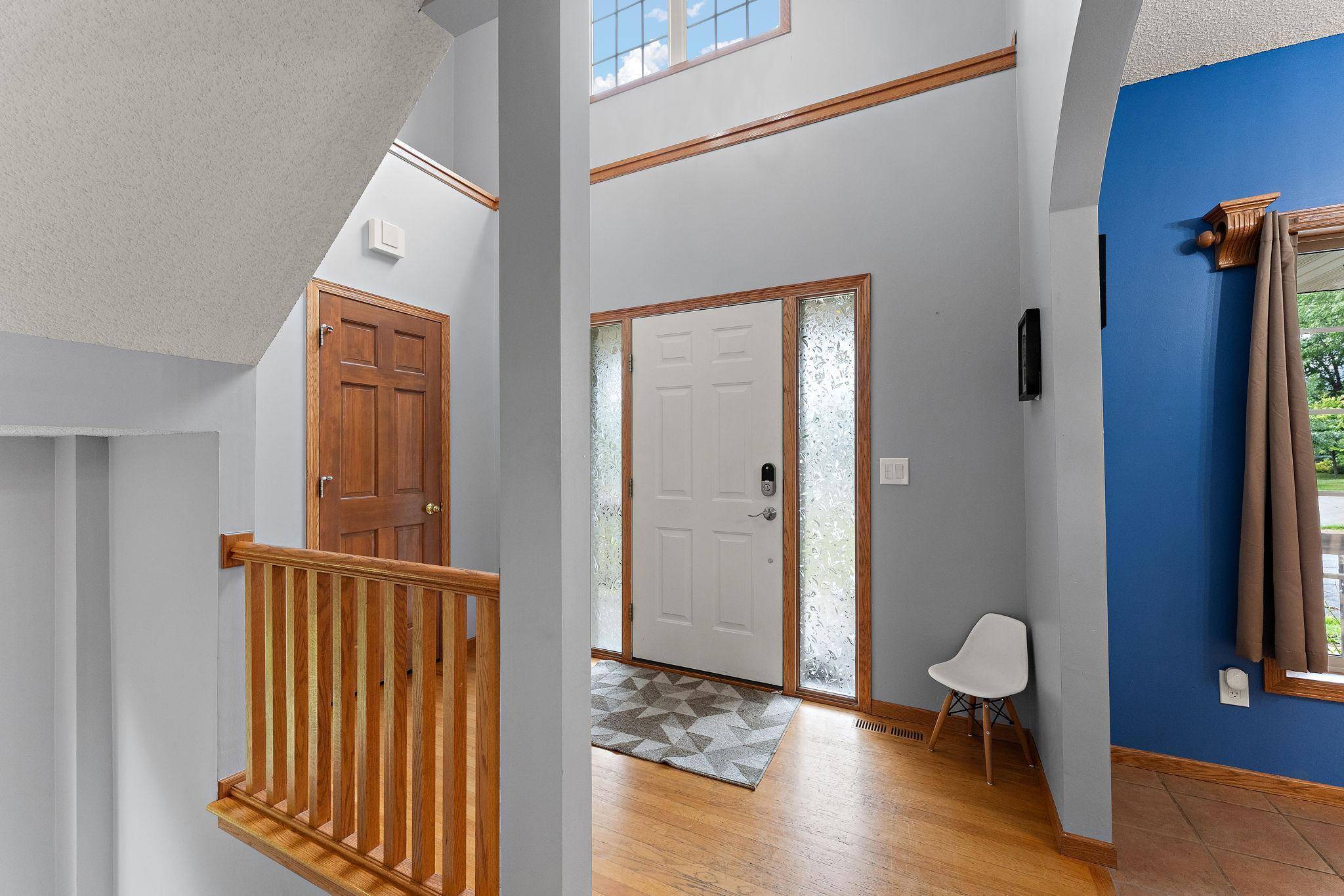 2554 Haller LN E, Maplewood, MN 55119