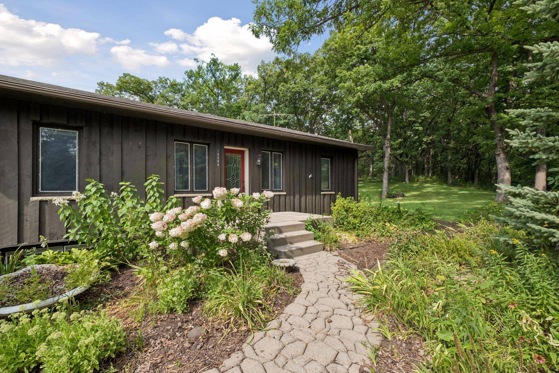 16599 Kenwood TRL, Lakeville, MN 55044