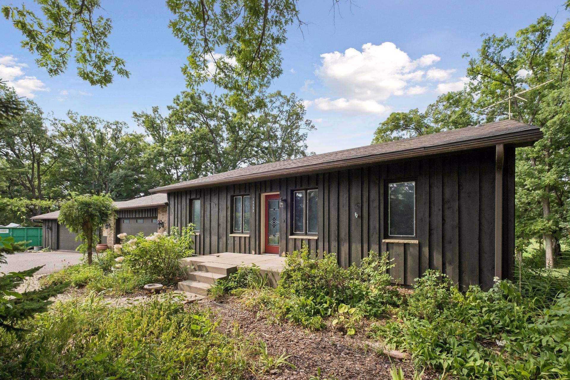 16599 Kenwood TRL, Lakeville, MN 55044