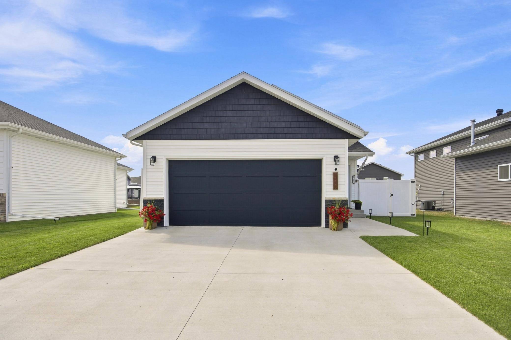 7223 27th ST S, Fargo, ND 58104