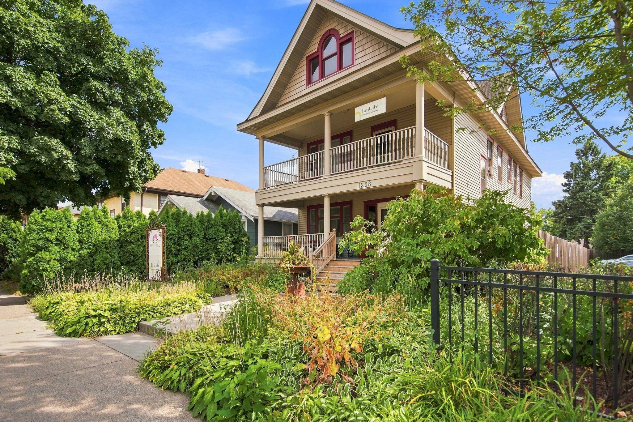 1208 Grand AVE, Saint Paul, MN 55105