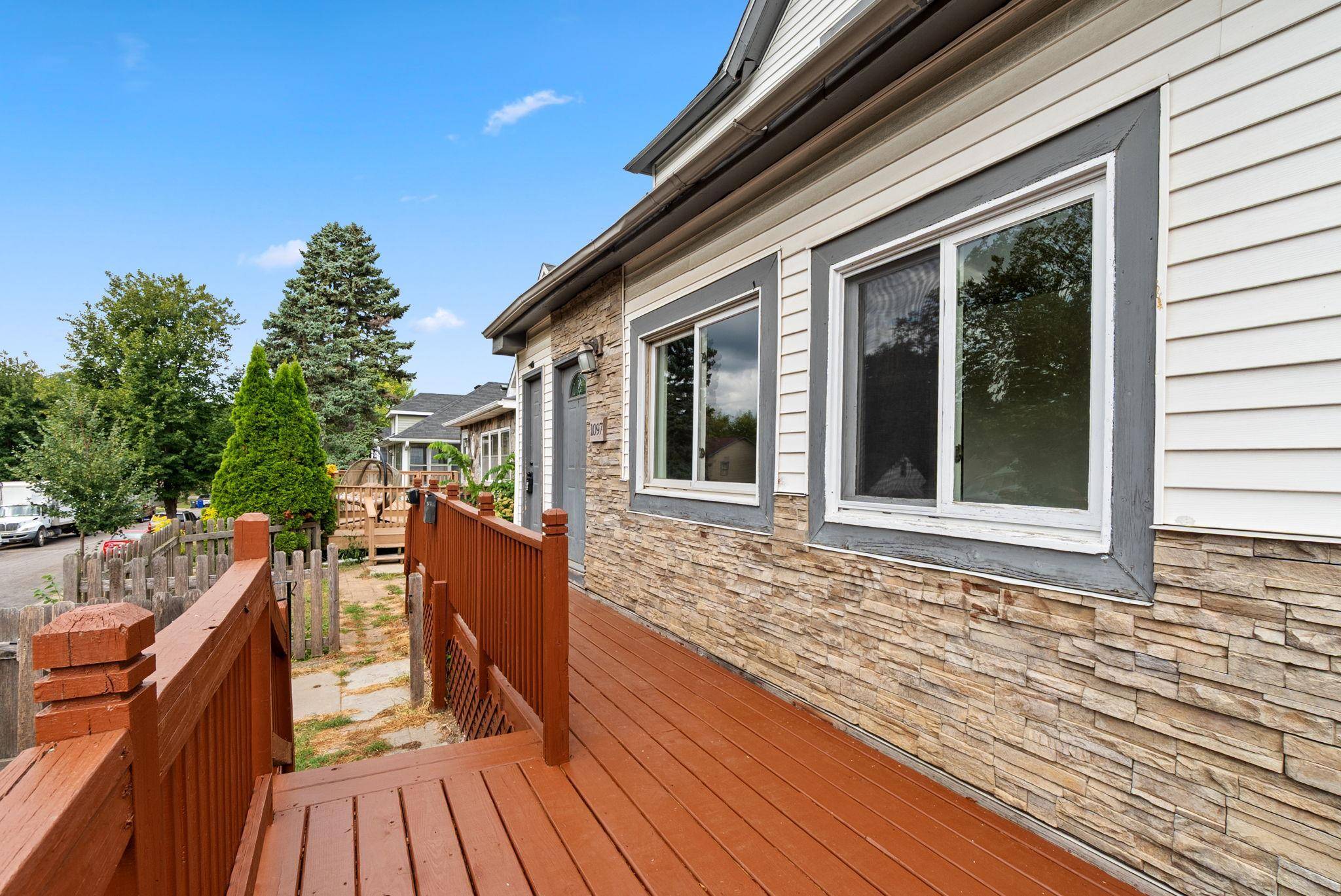 1097 Suburban AVE, Saint Paul, MN 55106